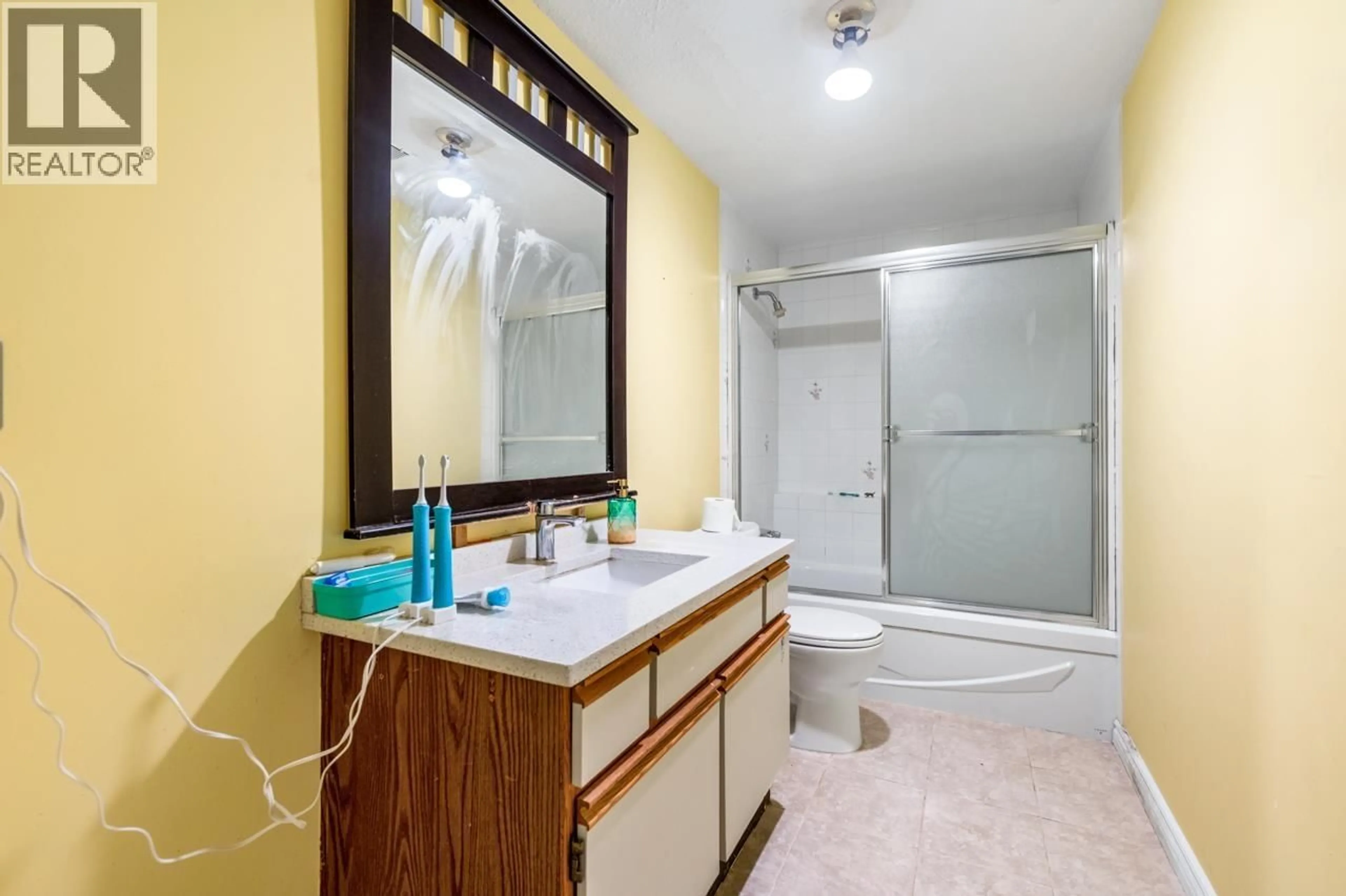 Standard bathroom, ceramic/tile floor for 1281 SHERMAN STREET, Coquitlam British Columbia V3B4T1