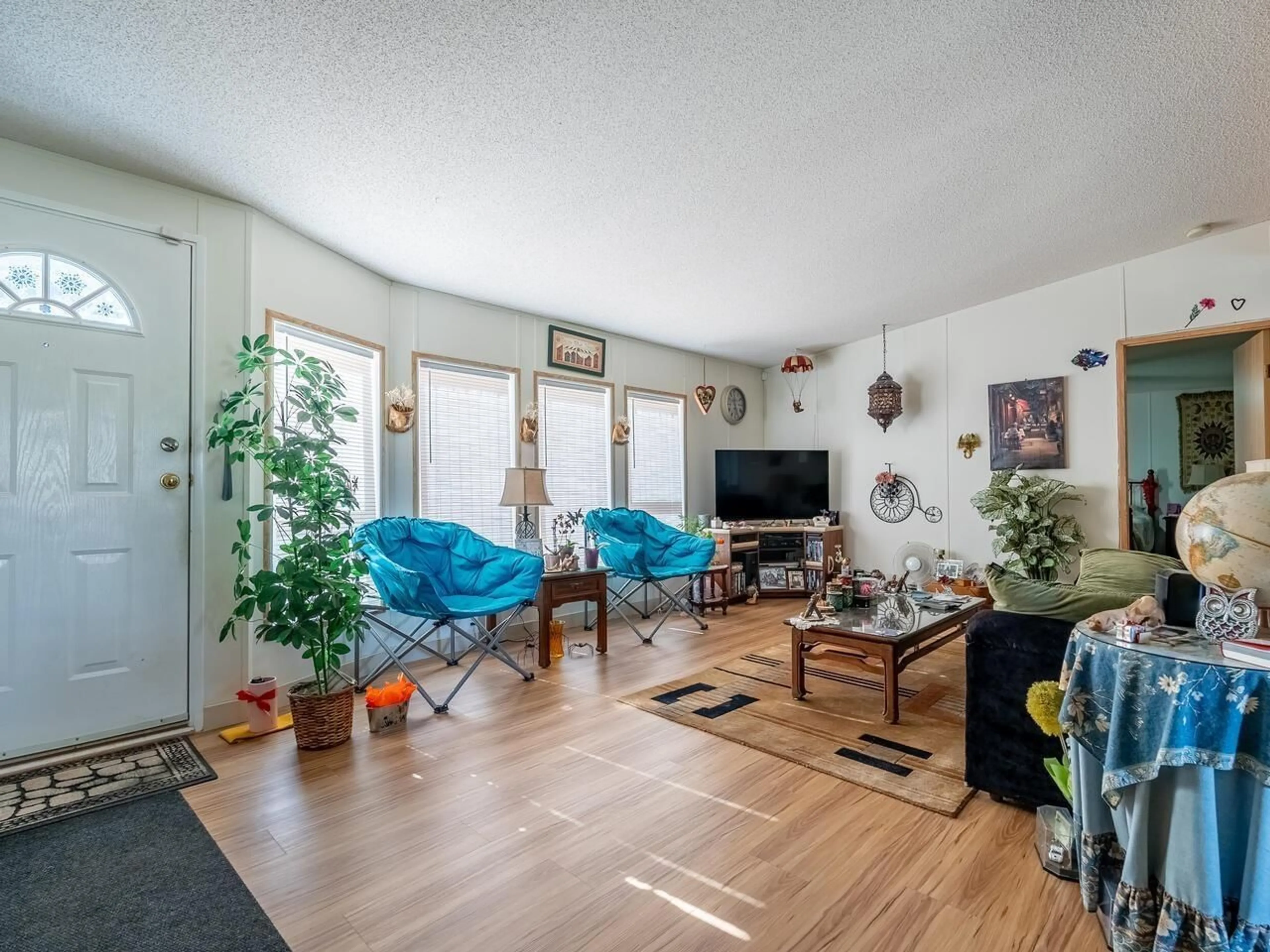 Living room with furniture, unknown for 5316 216, Langley British Columbia V2Y1Y2