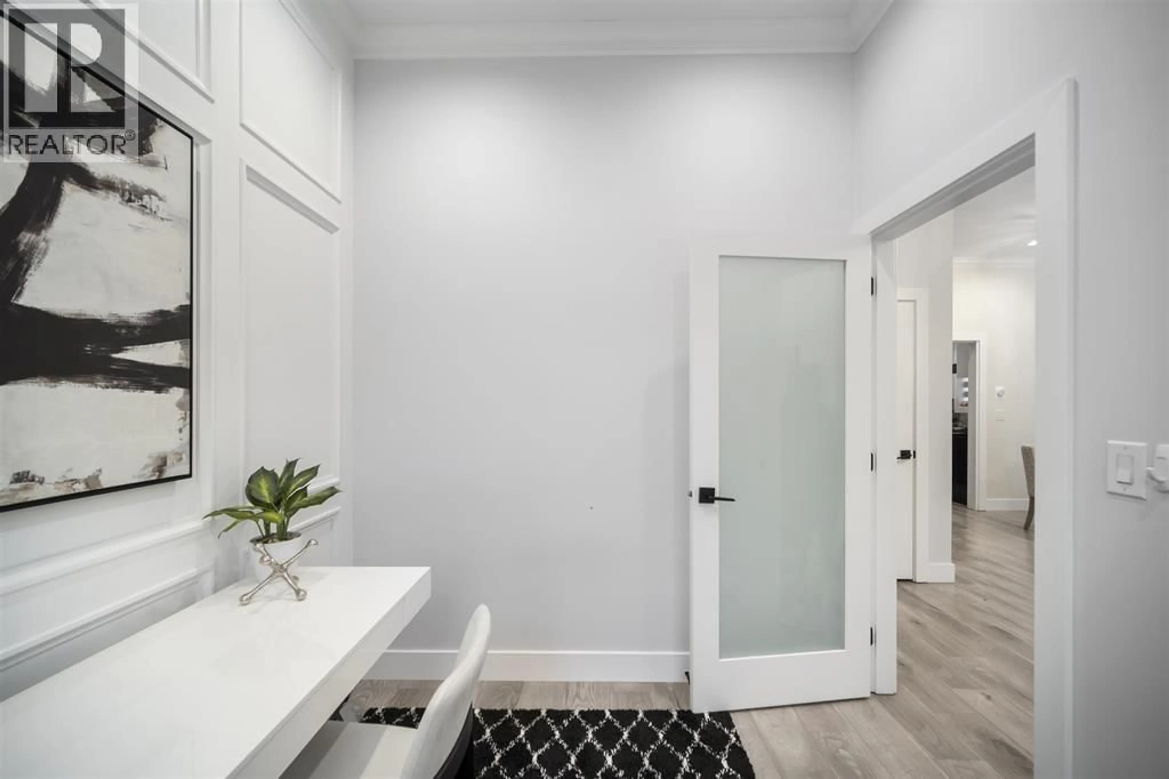 Contemporary bathroom, ceramic/tile floor for 6898 CARNEGIE STREET, Burnaby British Columbia V5B1Y5