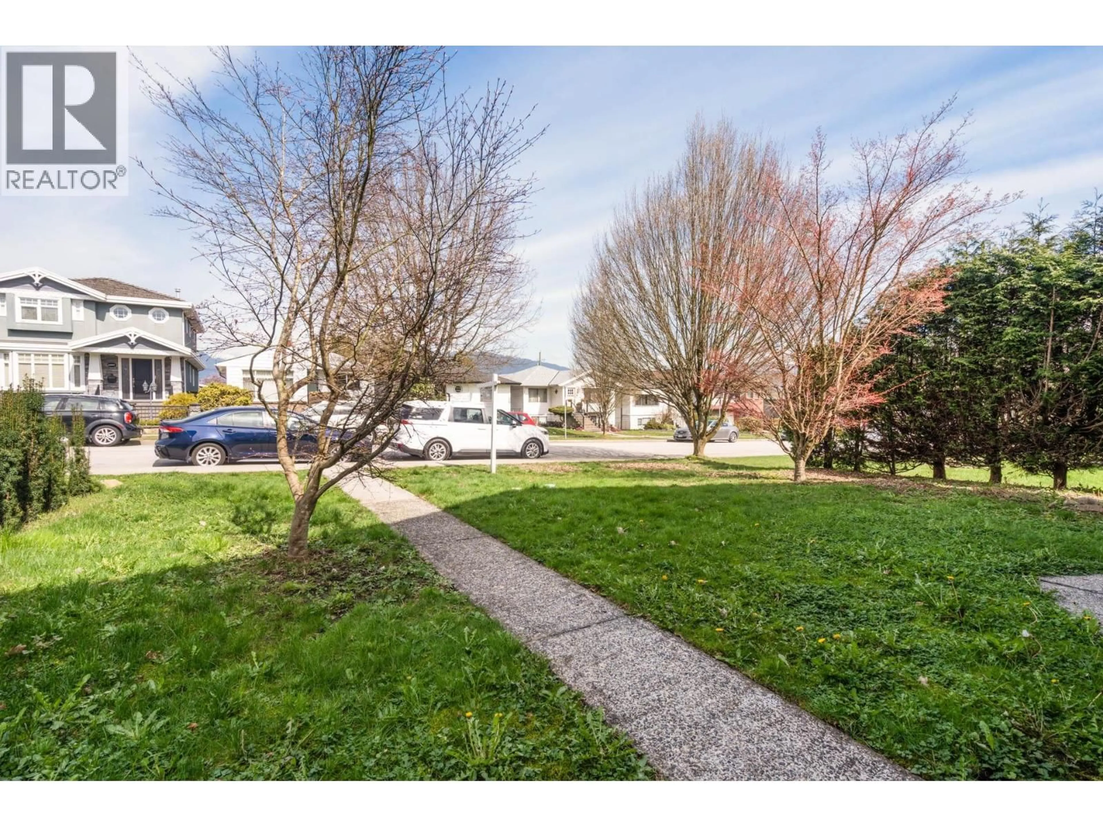 A pic from outside/outdoor area/front of a property/back of a property/a pic from drone, street for 4346 DUNDAS STREET, Burnaby British Columbia V5C1B3