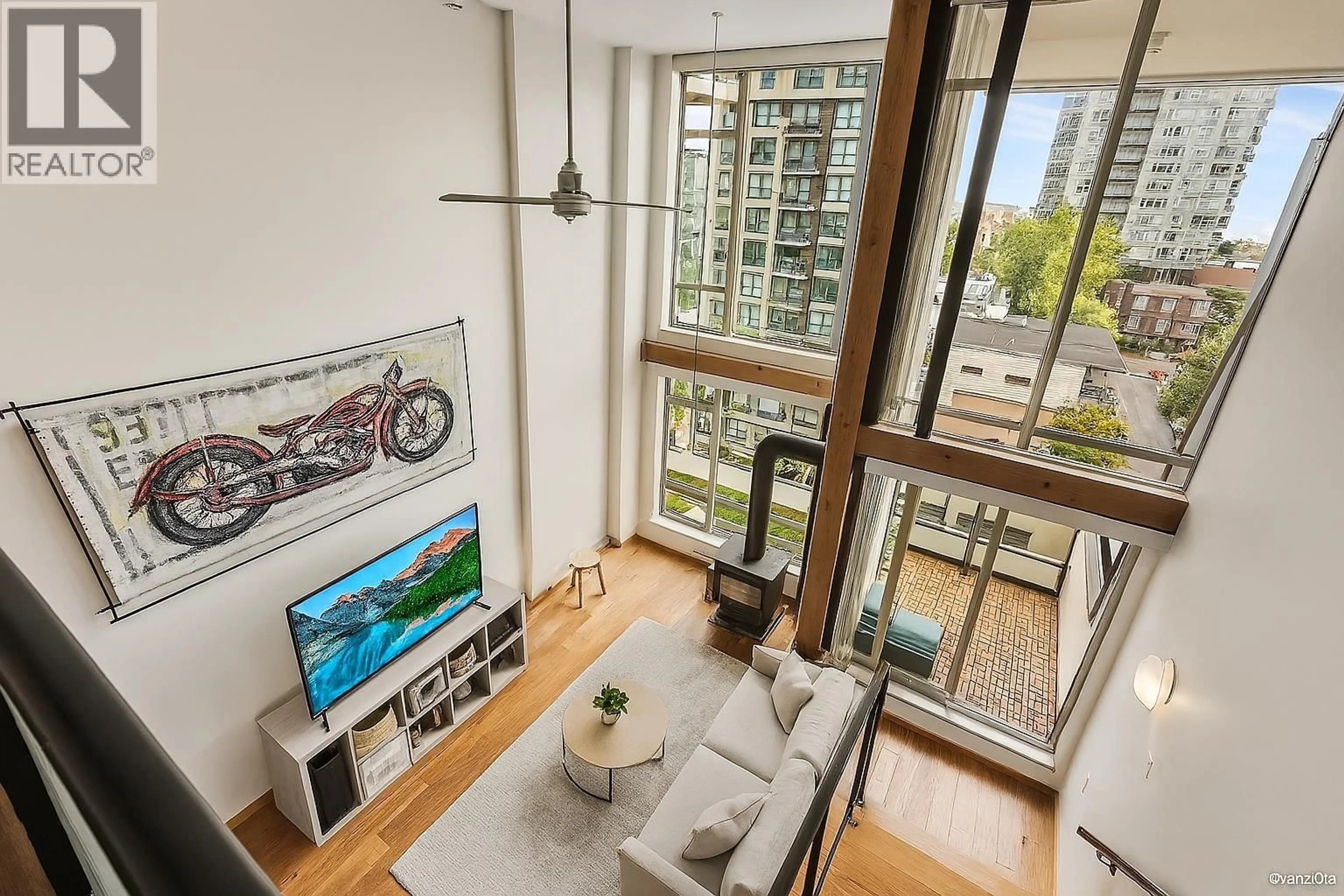Unknown for 402 - 10 RENAISSANCE SQUARE, New Westminster British Columbia V3M7B1