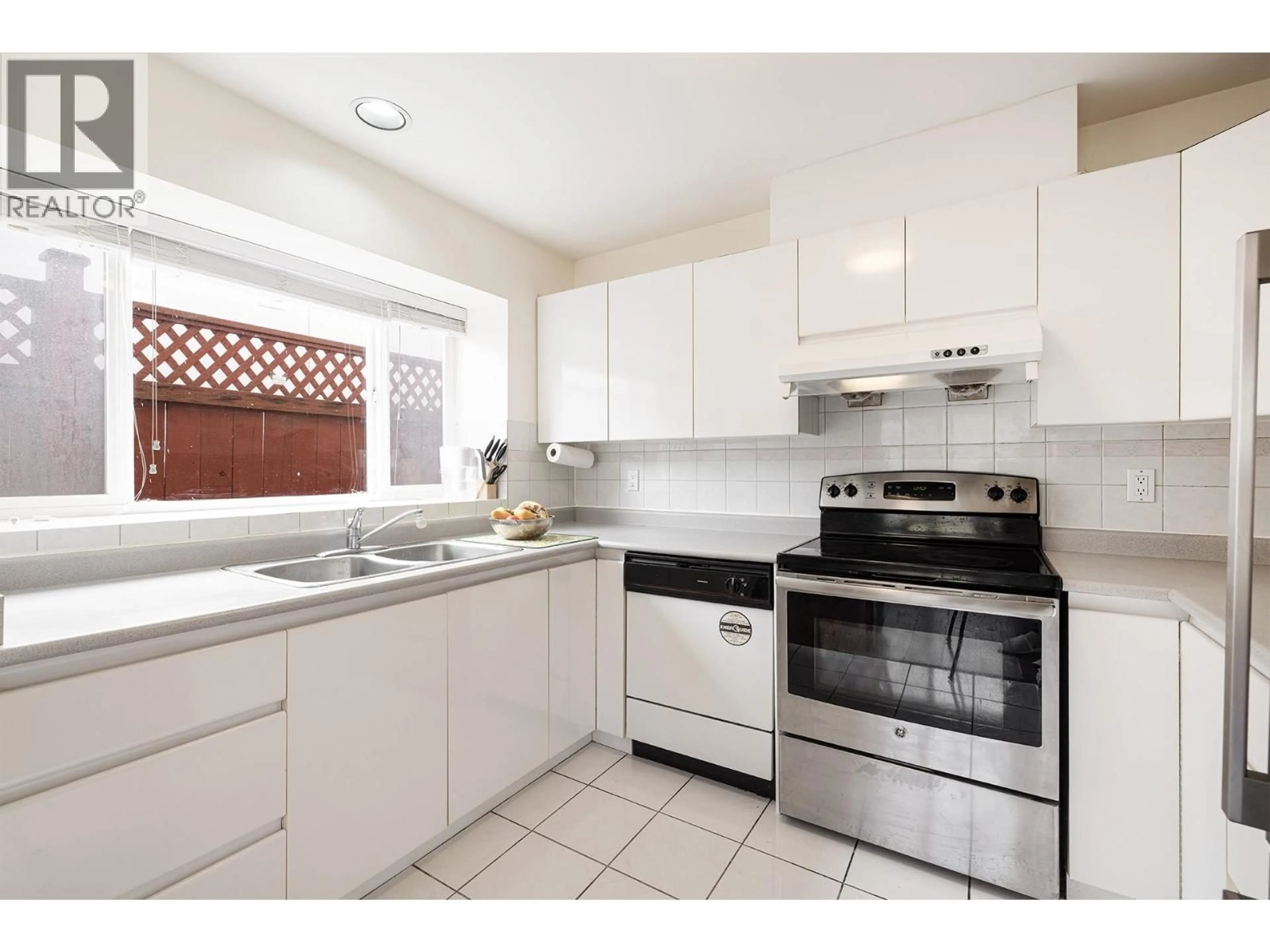 Standard kitchen, ceramic/tile floor for 8573 LAUREL STREET, Vancouver British Columbia V6P2X6