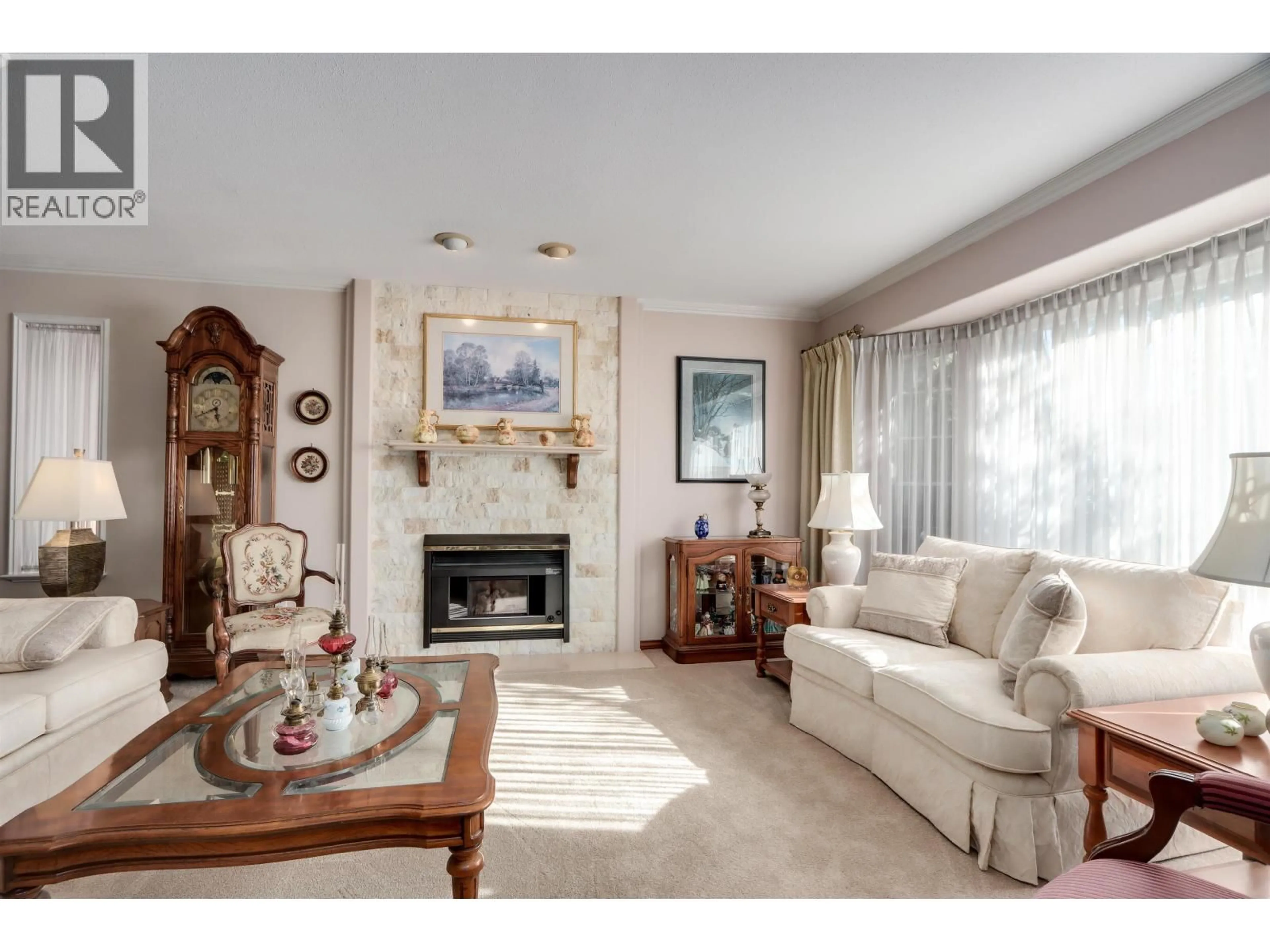 Living room with furniture, unknown for 680 FLORENCE STREET, Coquitlam British Columbia V3J4C6