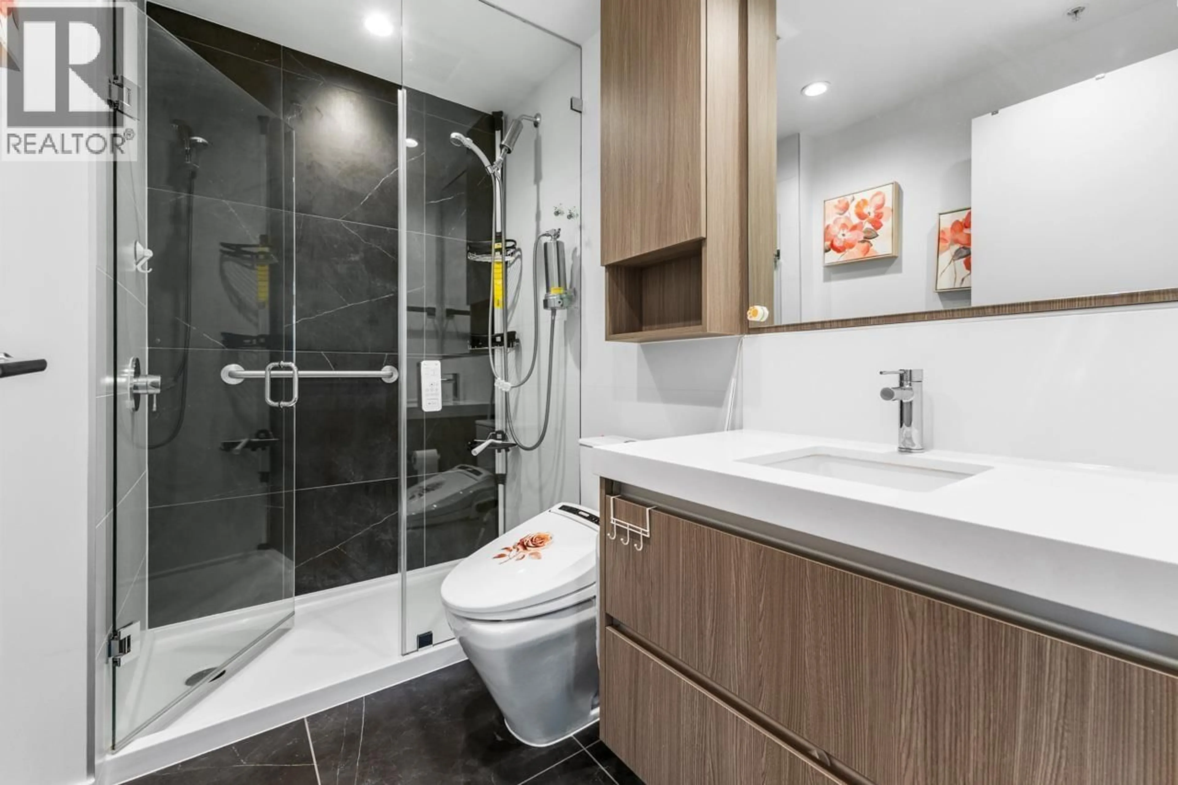 Standard bathroom, ceramic/tile floor for 2507 - 6080 MCKAY AVENUE, Burnaby British Columbia V5H0J4