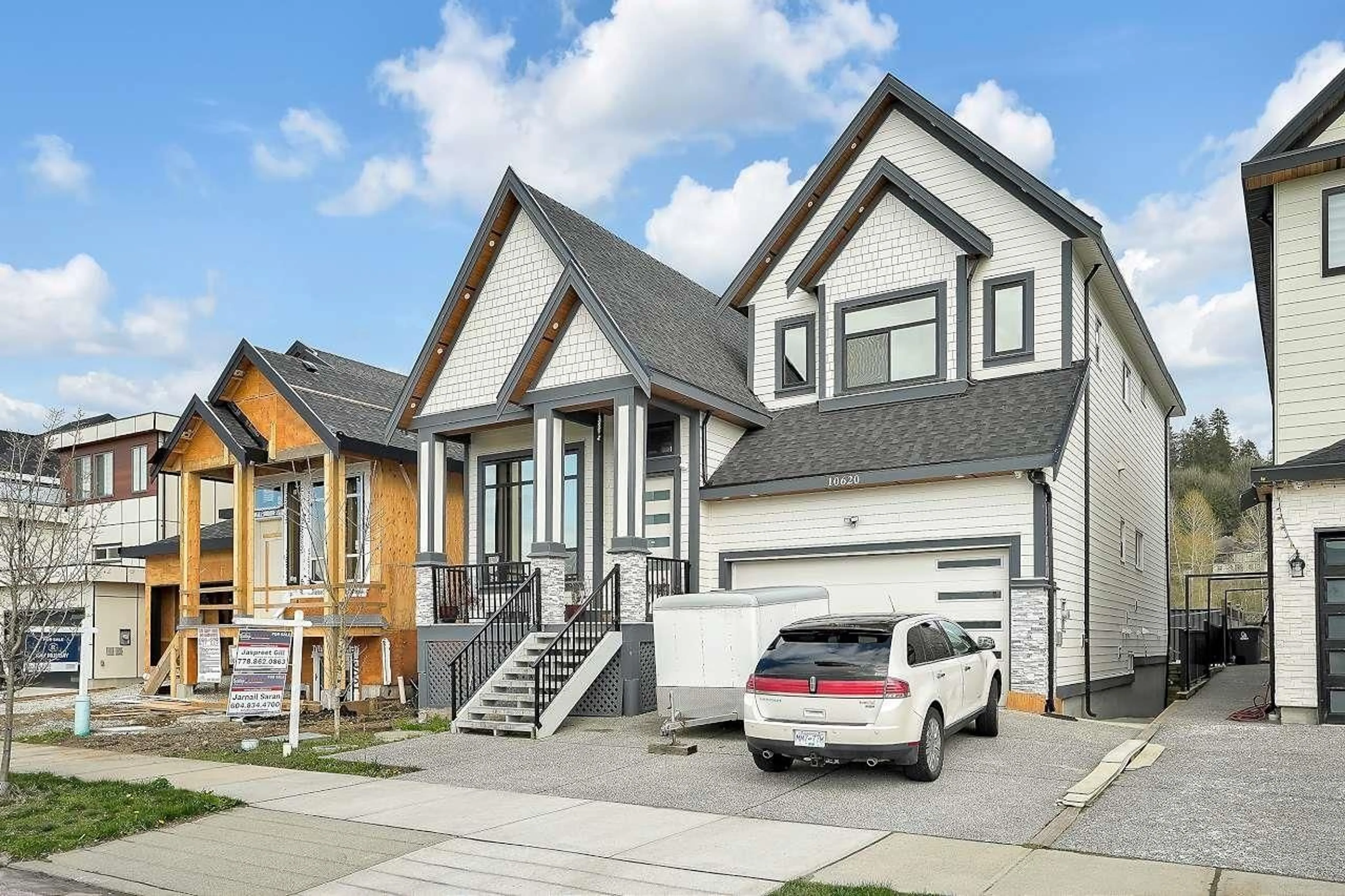Home with vinyl exterior material, street for 10620 124 STREET, Surrey British Columbia V3V3X8