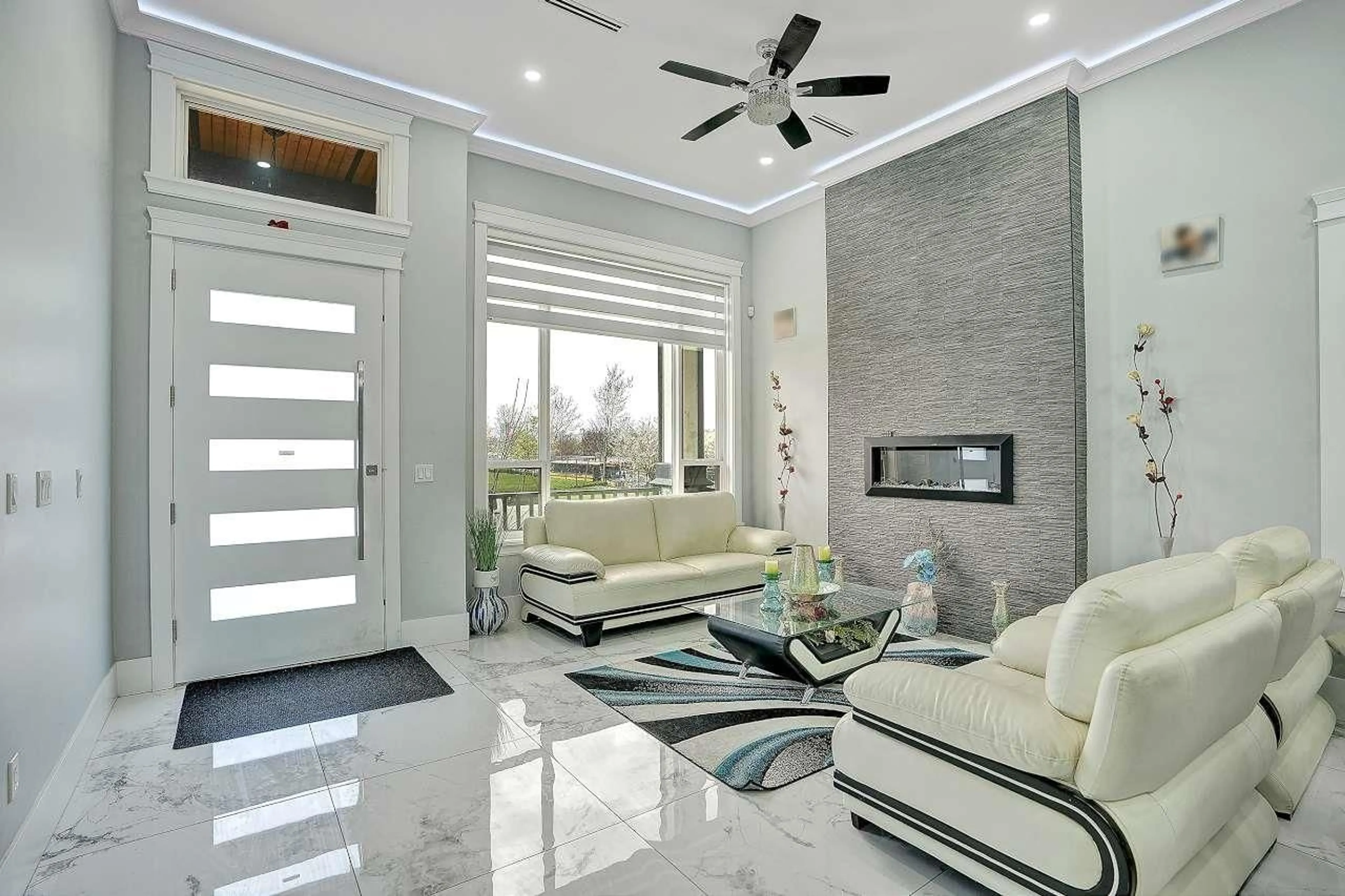 Living room with furniture, ceramic/tile floor for 10620 124 STREET, Surrey British Columbia V3V3X8