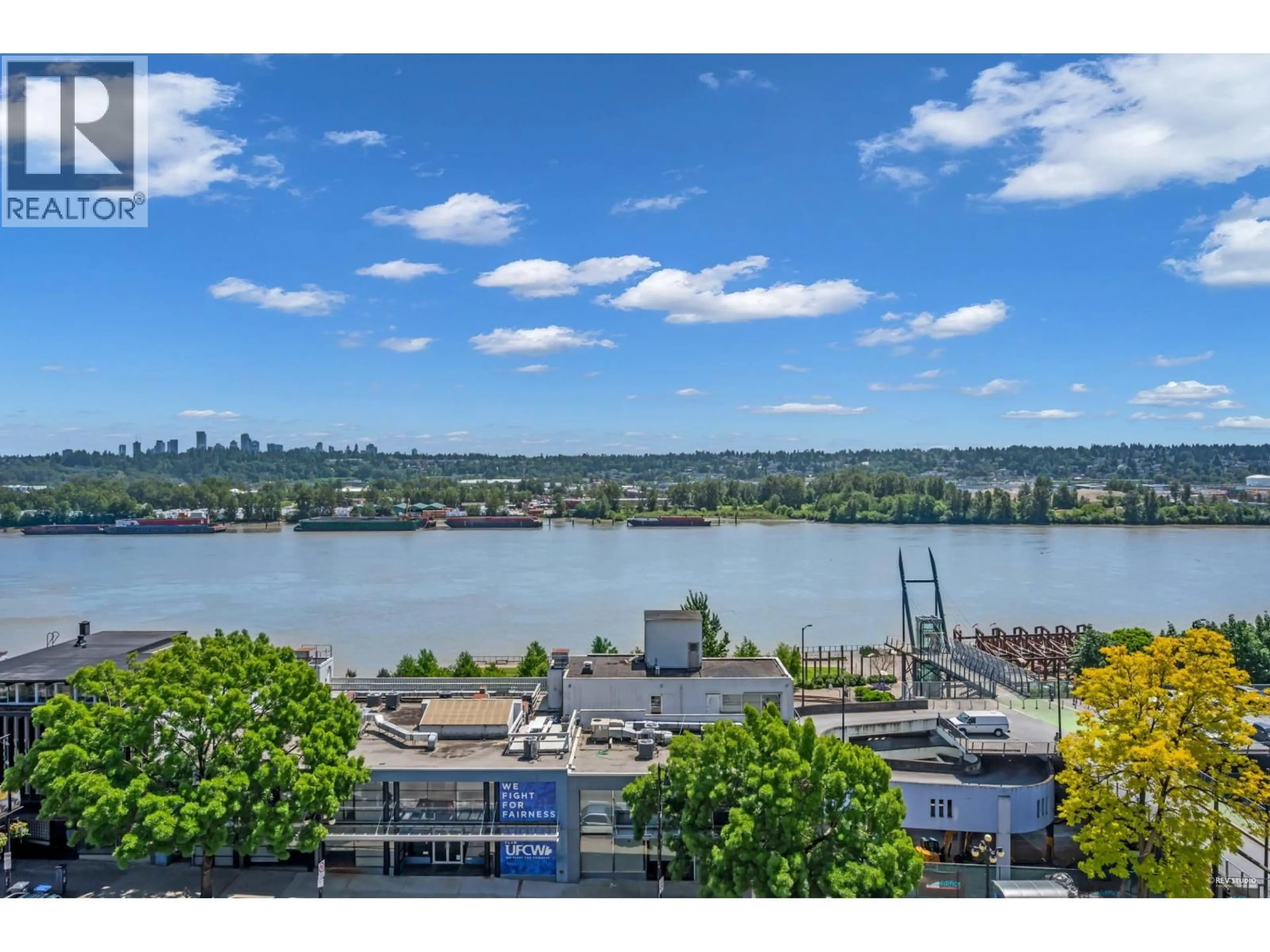 A pic from outside/outdoor area/front of a property/back of a property/a pic from drone, water/lake/river/ocean view for 501 - 328 CLARKSON STREET, New Westminster British Columbia V3L5S3