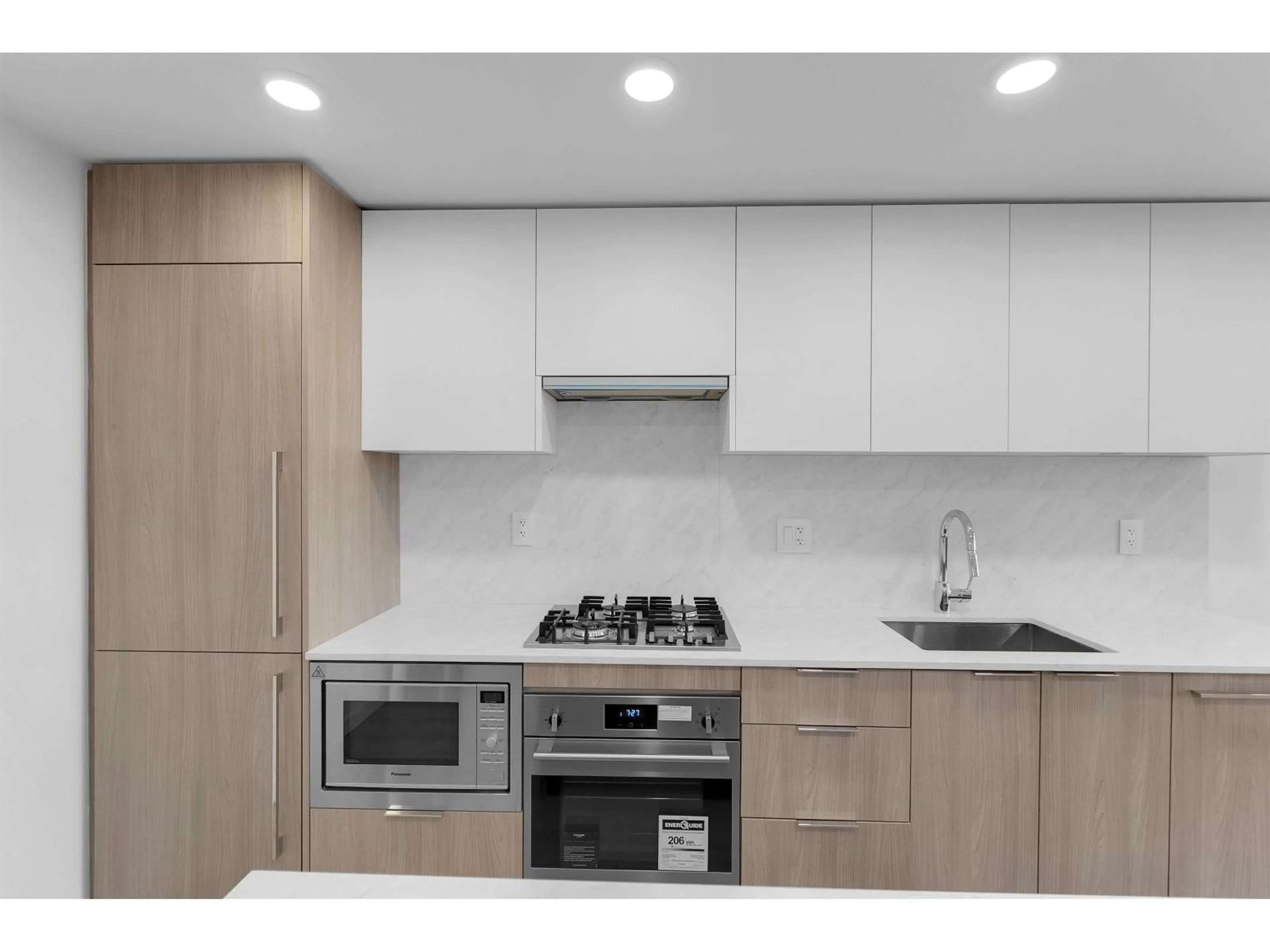 Standard kitchen, unknown for 2106 - 10333 133, Surrey British Columbia V3T0V1