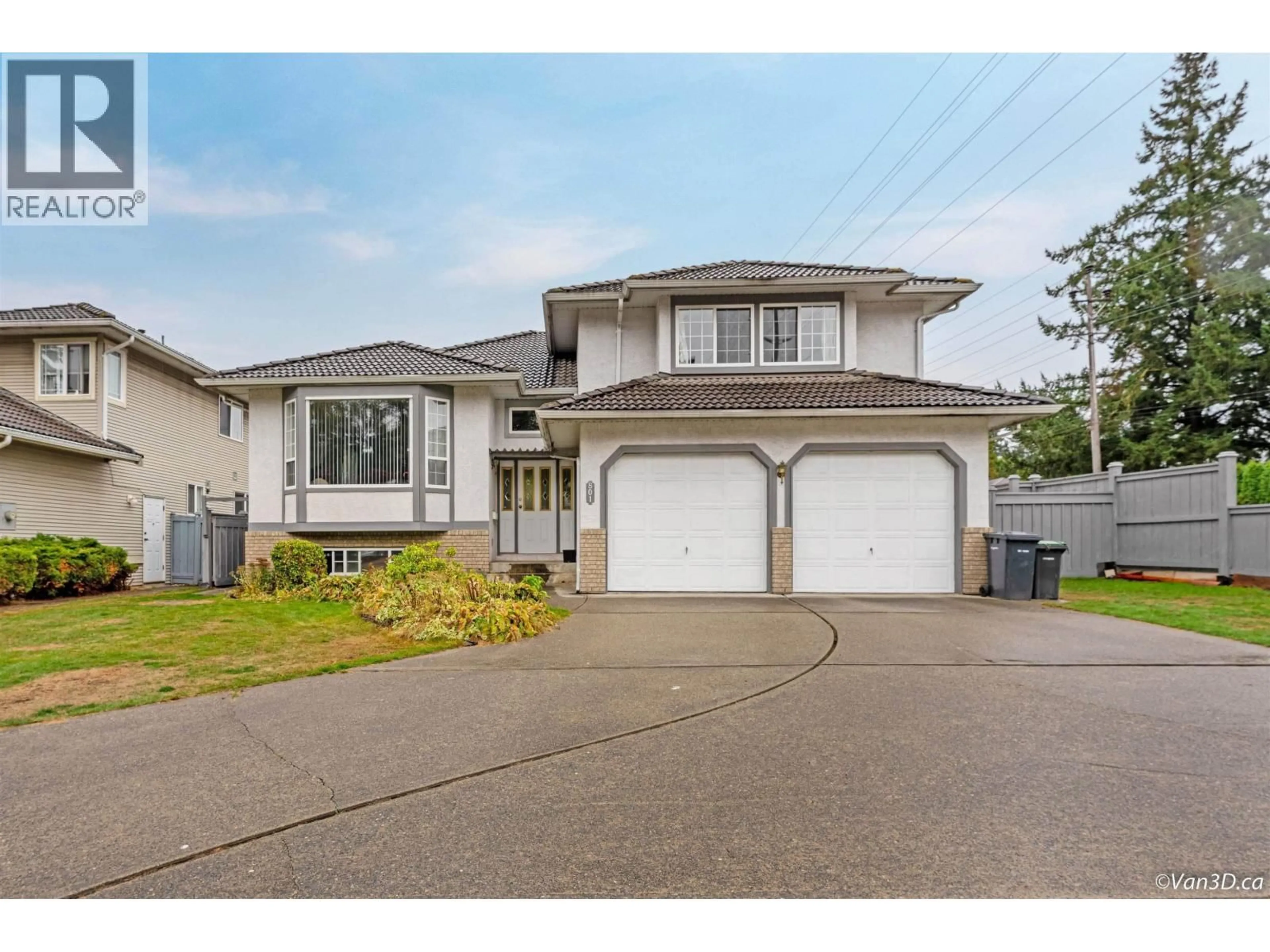 Home with vinyl exterior material, street for 801 FOWLER COURT, Coquitlam British Columbia V3J7X2
