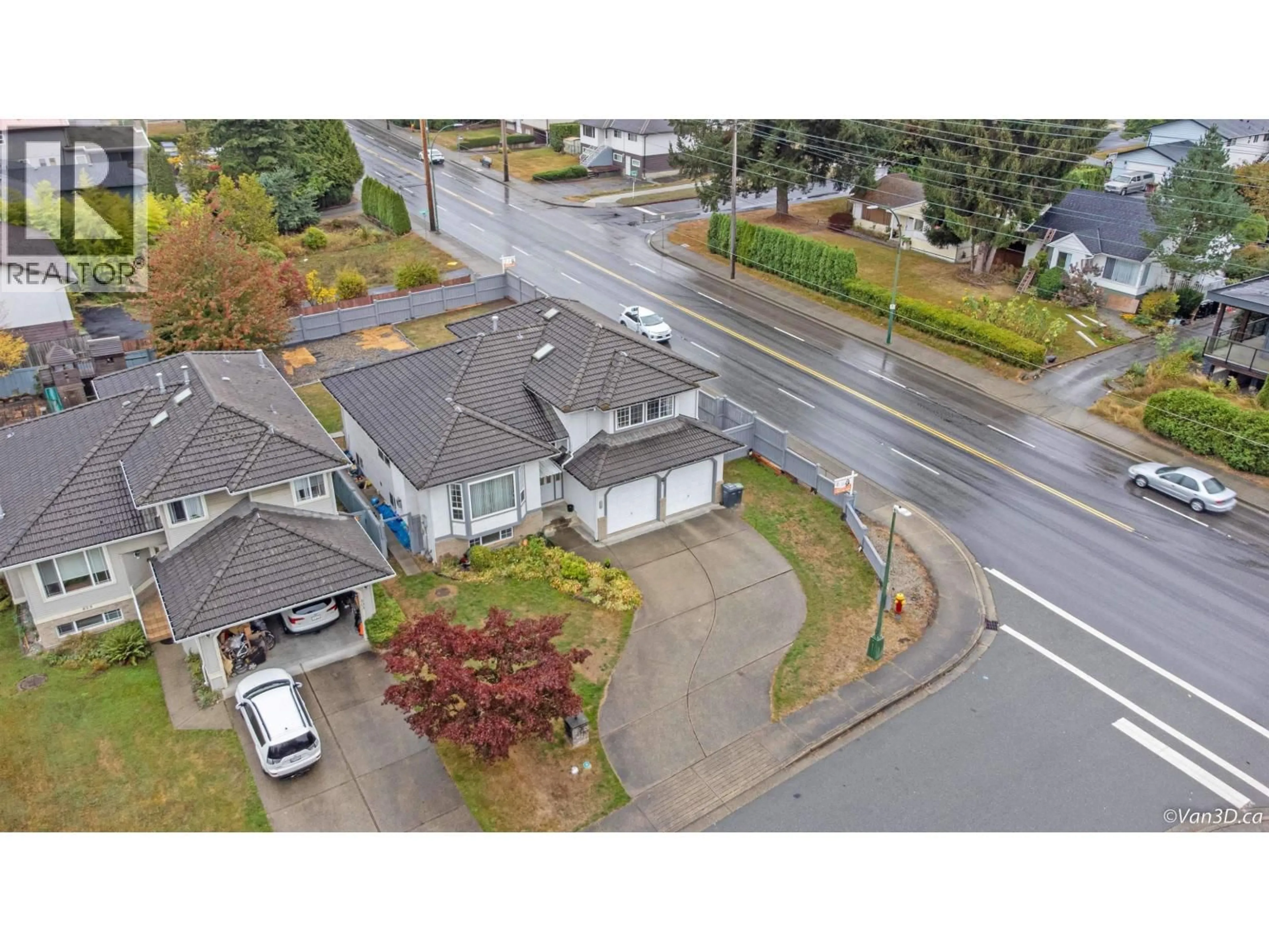A pic from outside/outdoor area/front of a property/back of a property/a pic from drone, street for 801 FOWLER COURT, Coquitlam British Columbia V3J7X2