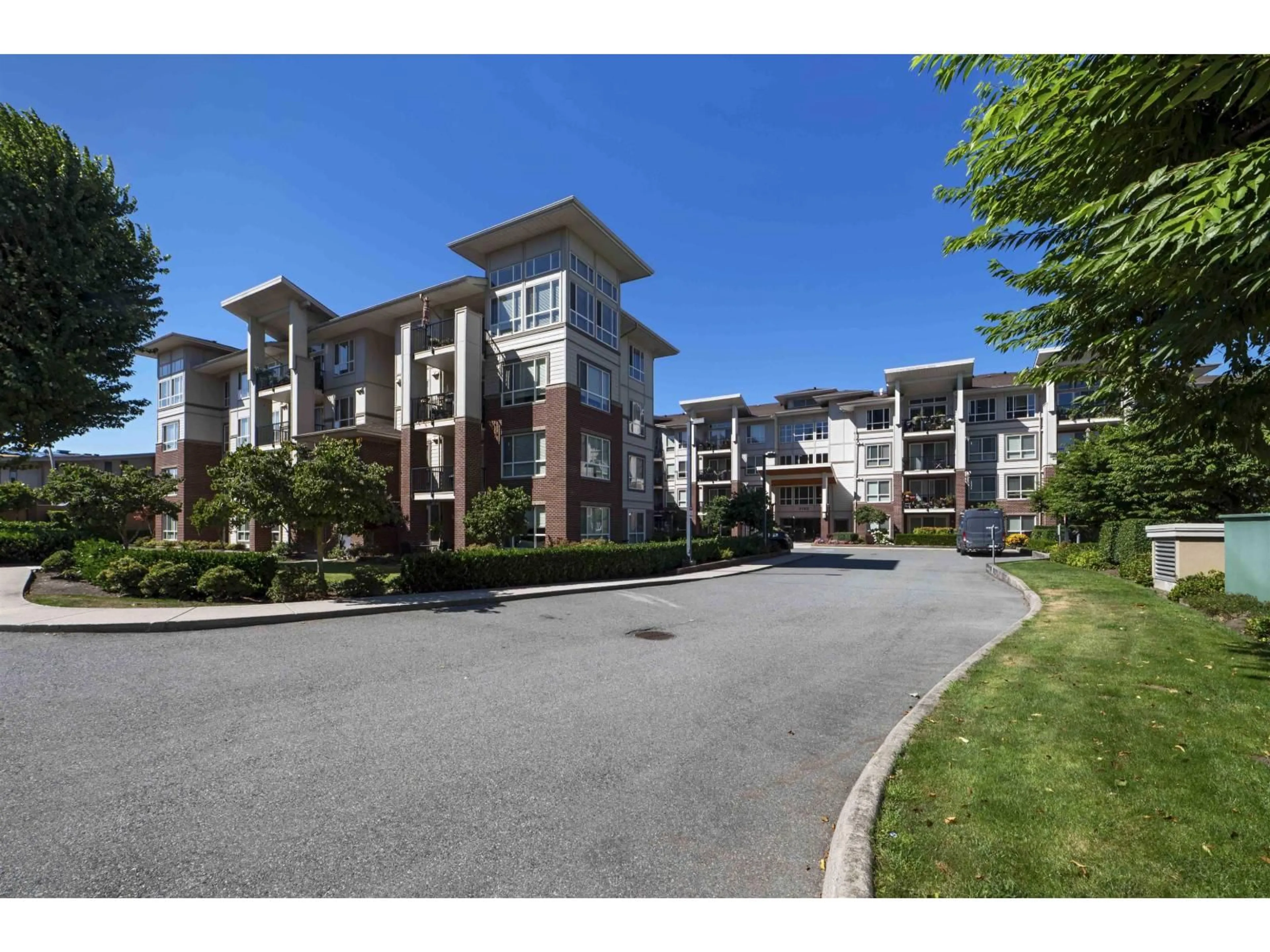A pic from outside/outdoor area/front of a property/back of a property/a pic from drone, unknown for 210 - 3192 GLADWIN, Abbotsford British Columbia V2T6M9