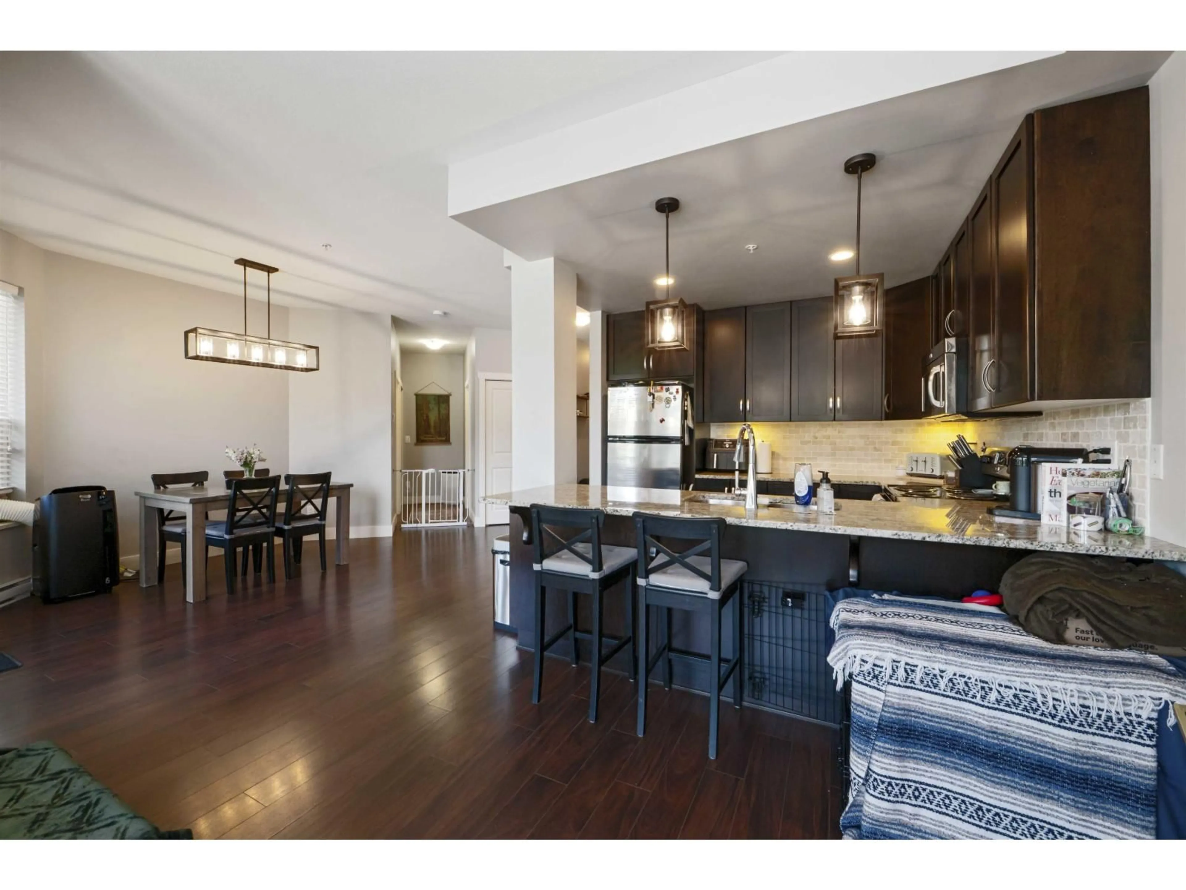 Open concept kitchen, unknown for 210 - 3192 GLADWIN, Abbotsford British Columbia V2T6M9