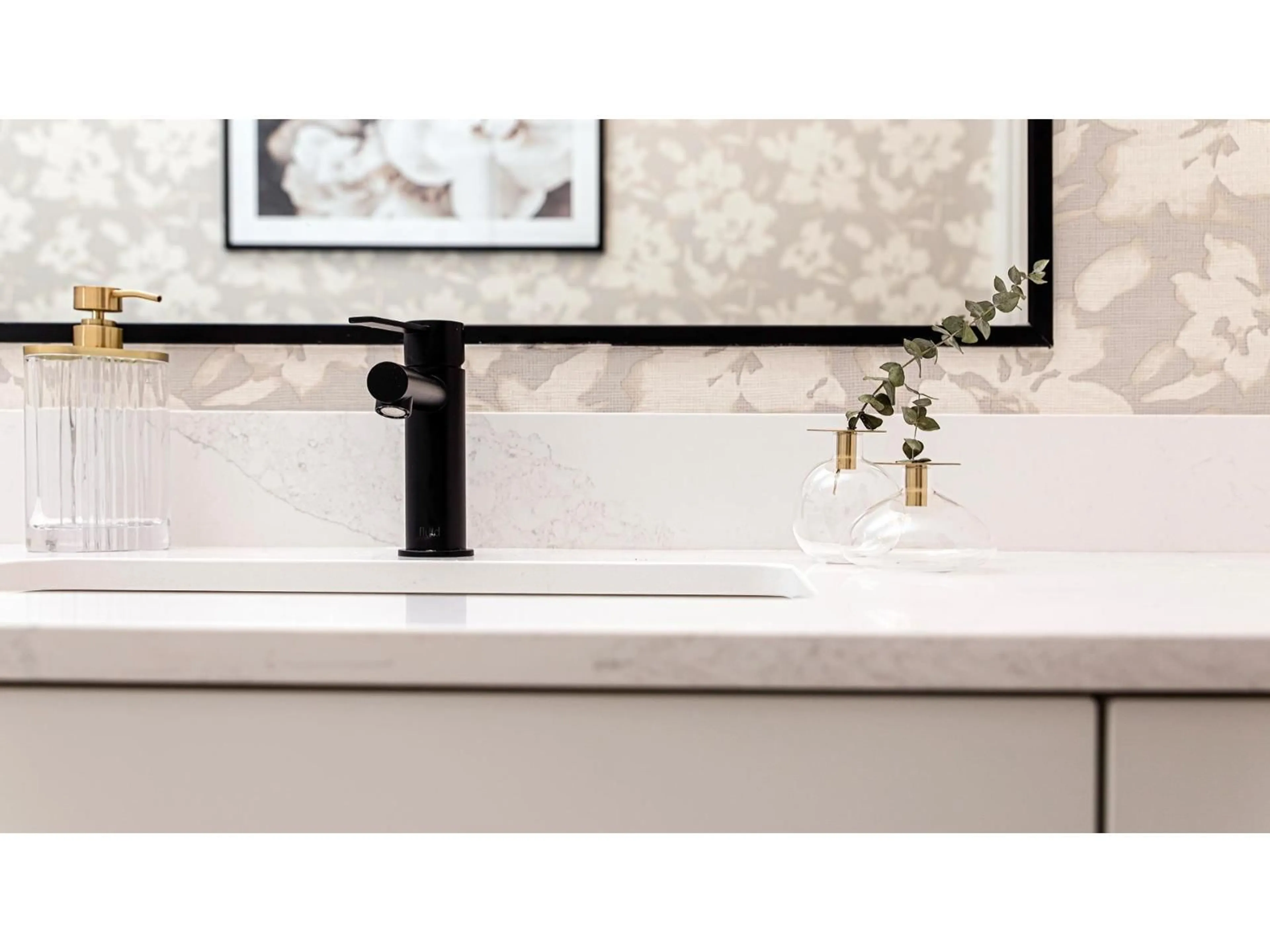 Contemporary bathroom, ceramic/tile floor for 504 - 19885 76, Langley British Columbia V2Y1S2