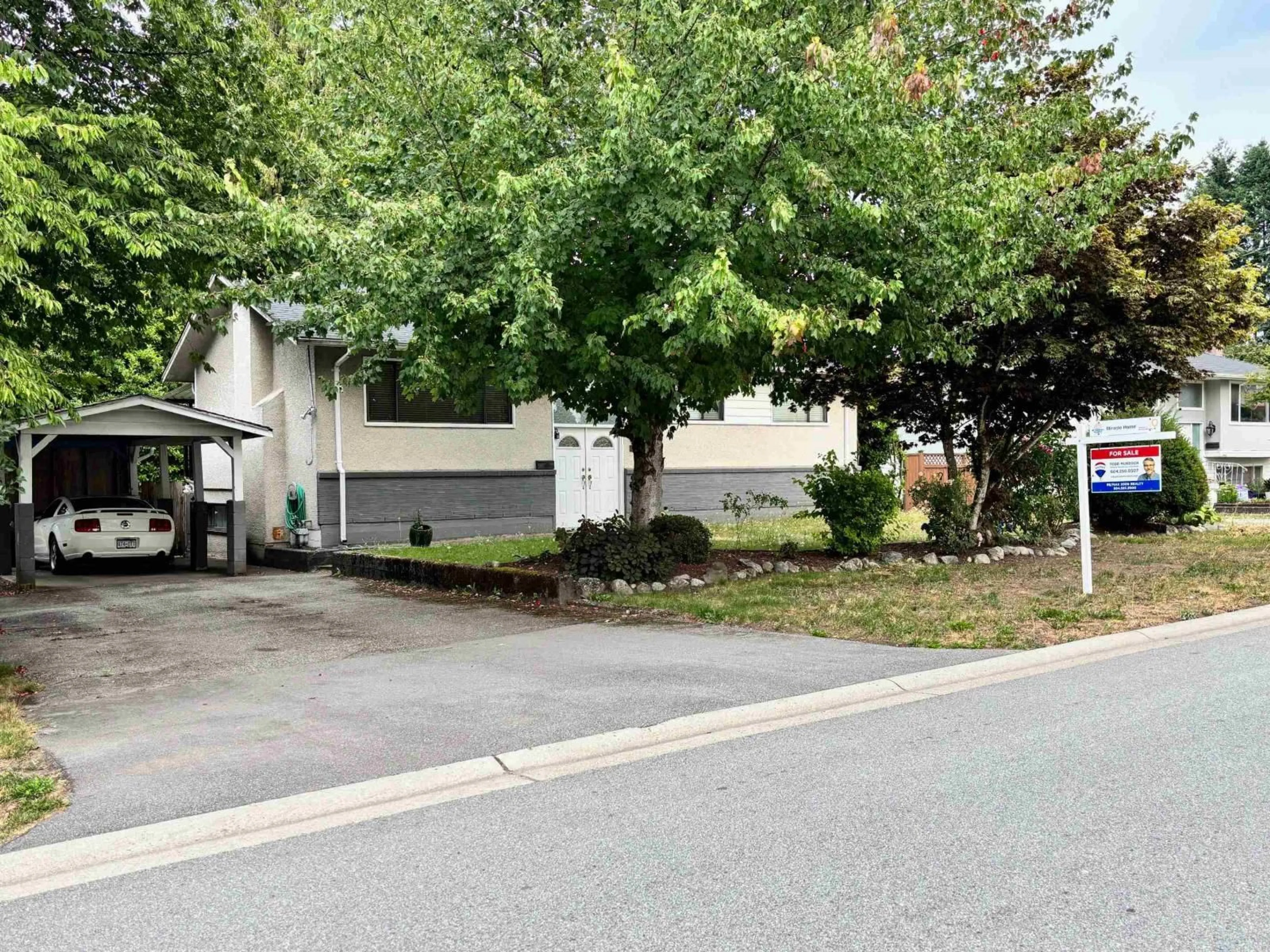 Parking for 10950 ORIOLE, Surrey British Columbia V3R5A6