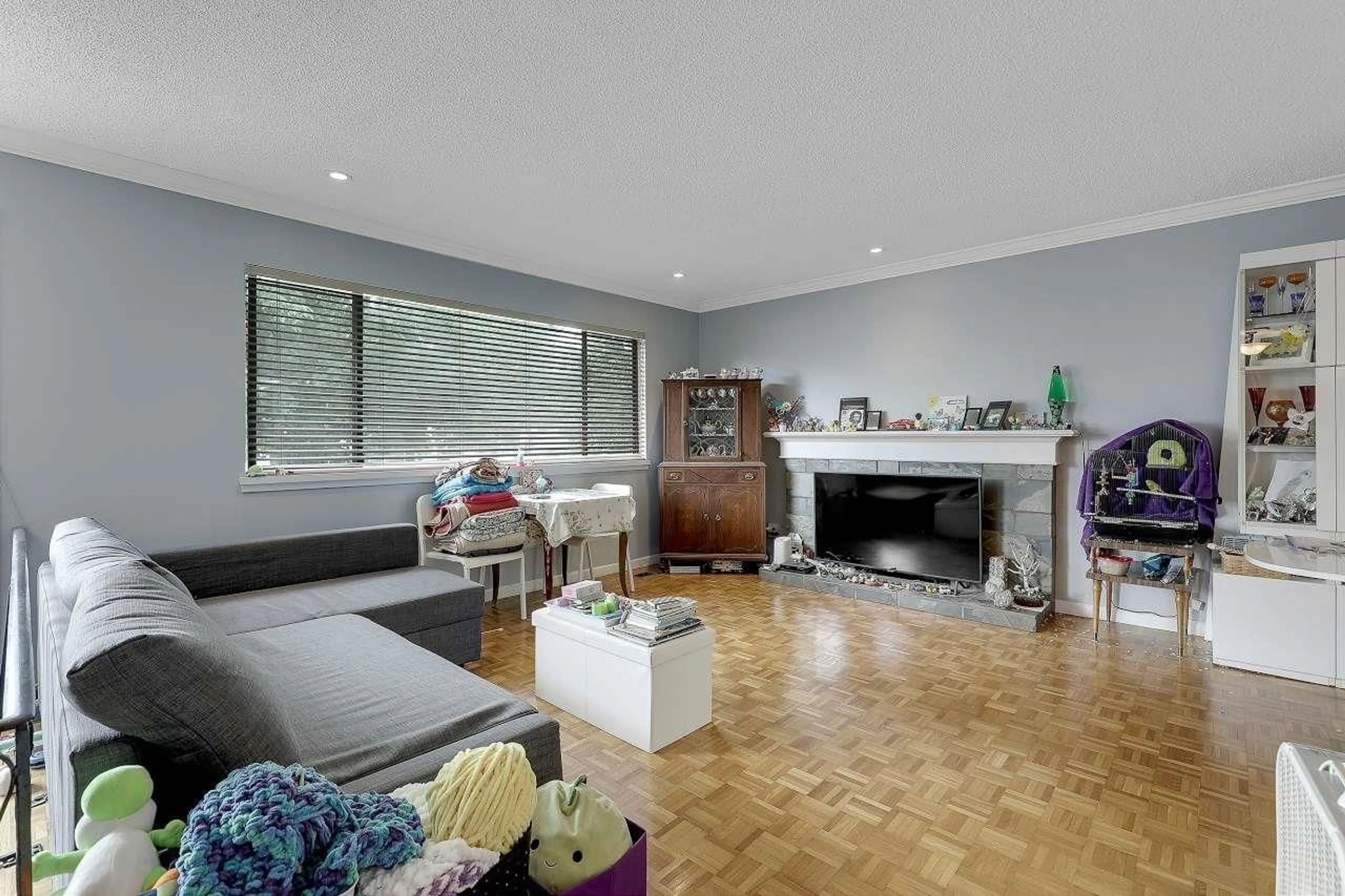 Living room with furniture, unknown for 10950 ORIOLE, Surrey British Columbia V3R5A6
