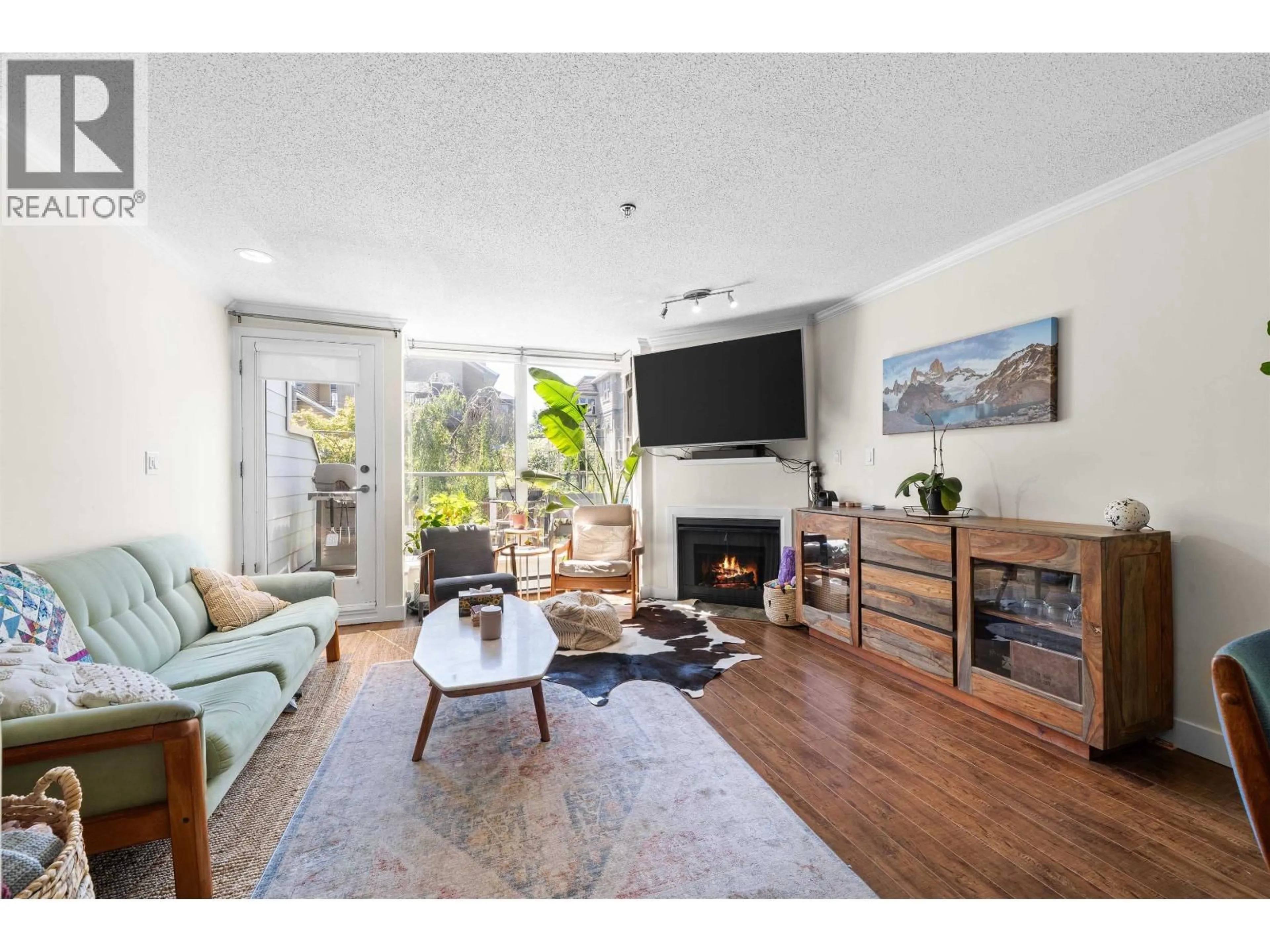 Living room with furniture, wood/laminate floor for 3021 LAUREL STREET, Vancouver British Columbia V5Z3T6