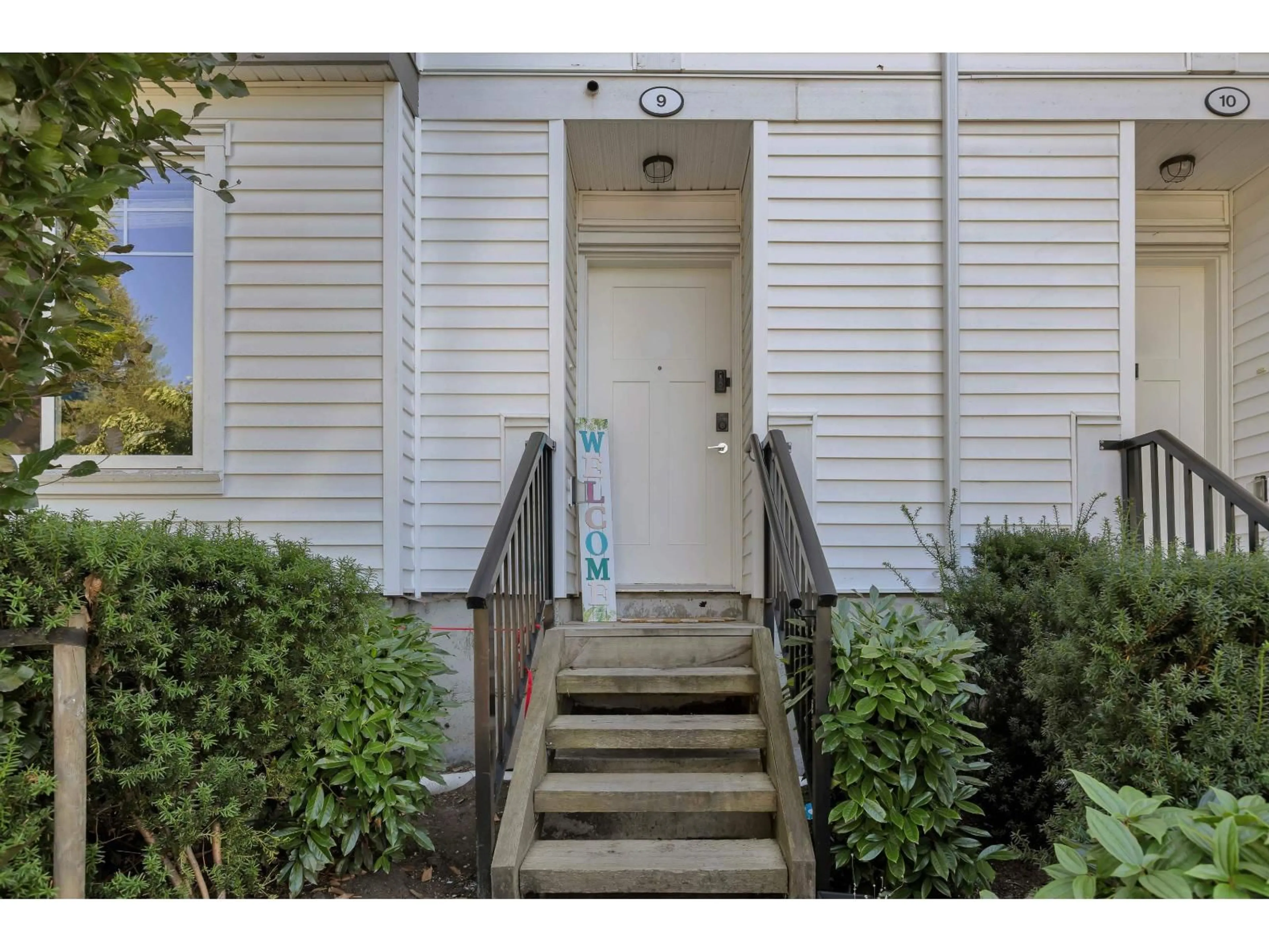 Indoor entryway for 9 - 11267 133, Surrey British Columbia V3R0E3