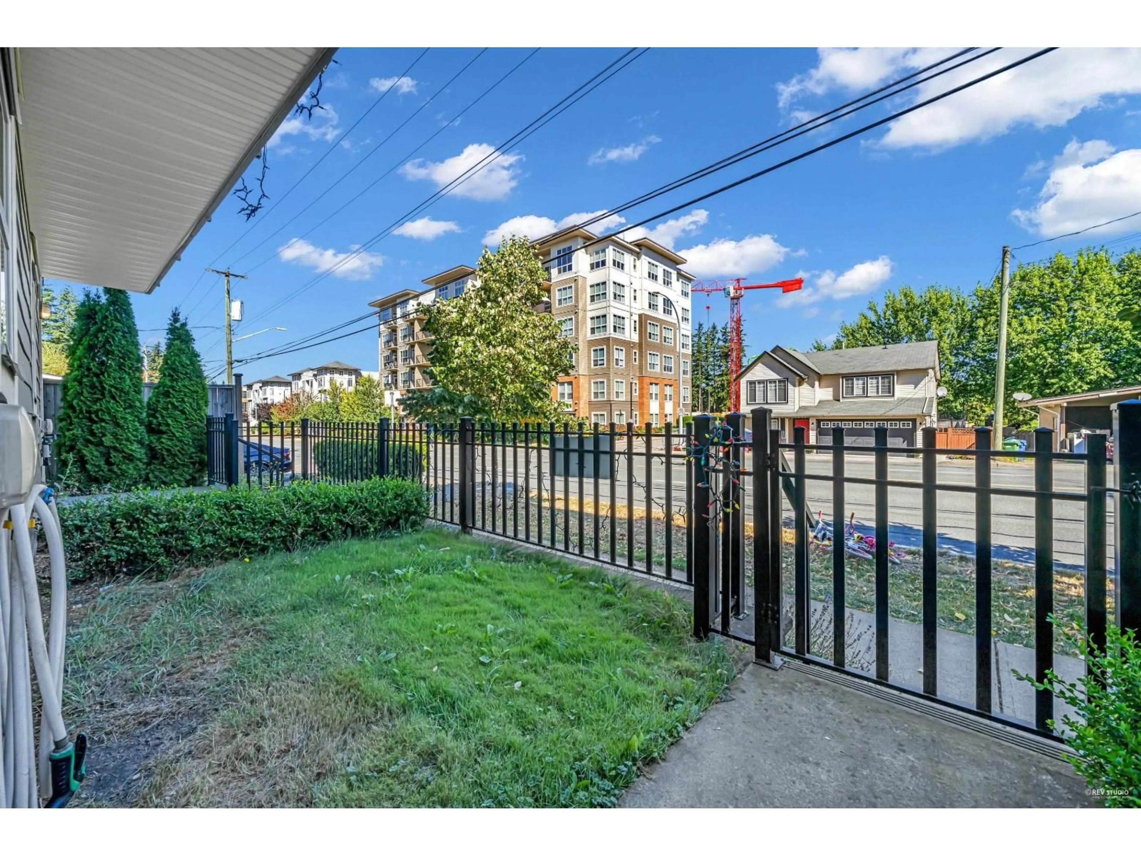 Patio, street for 2 - 32138 GEORGE FERGUSON, Abbotsford British Columbia V2T0G8