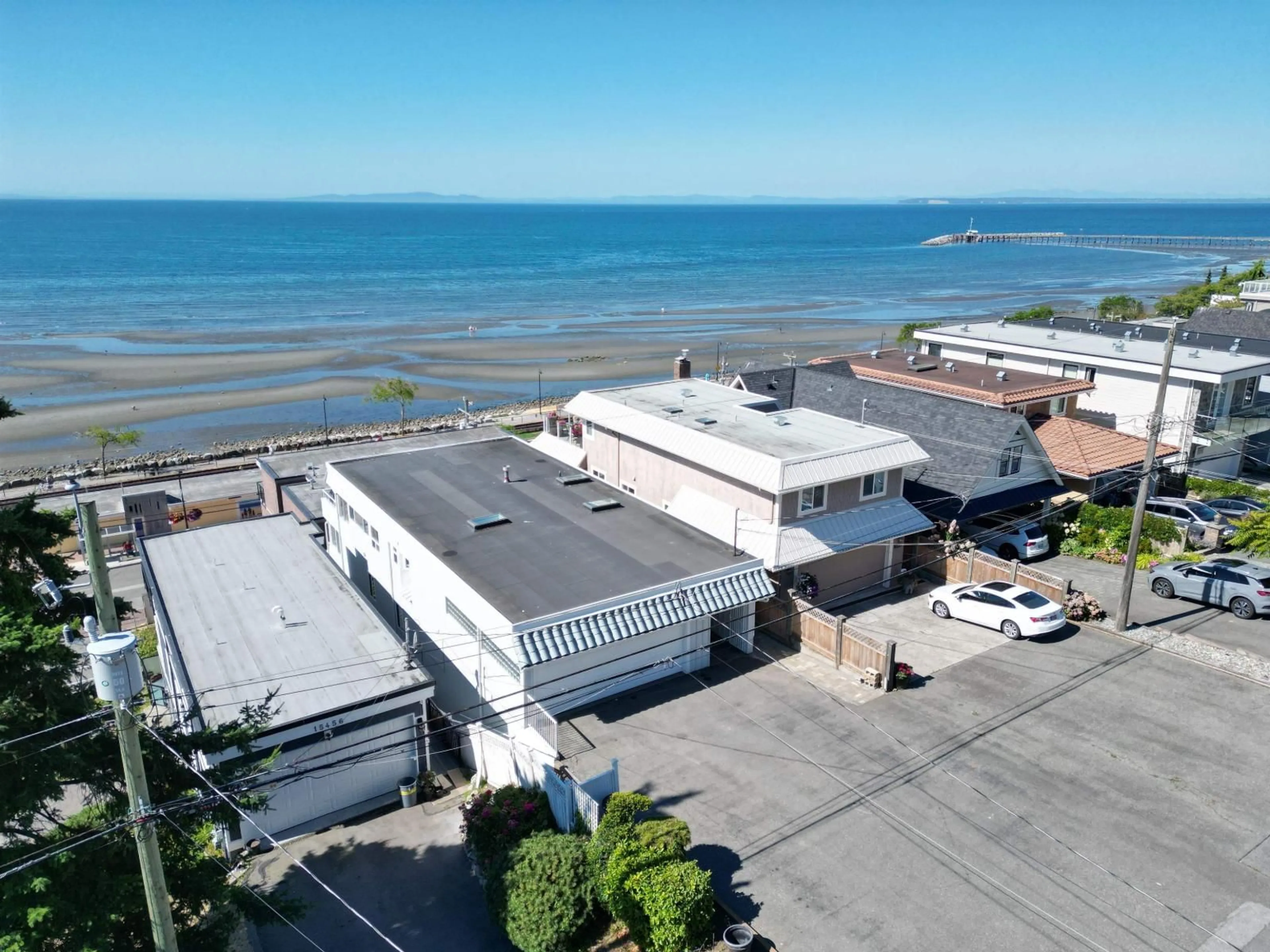 A pic from outside/outdoor area/front of a property/back of a property/a pic from drone, building for 15452 VICTORIA, White Rock British Columbia V4B1H3