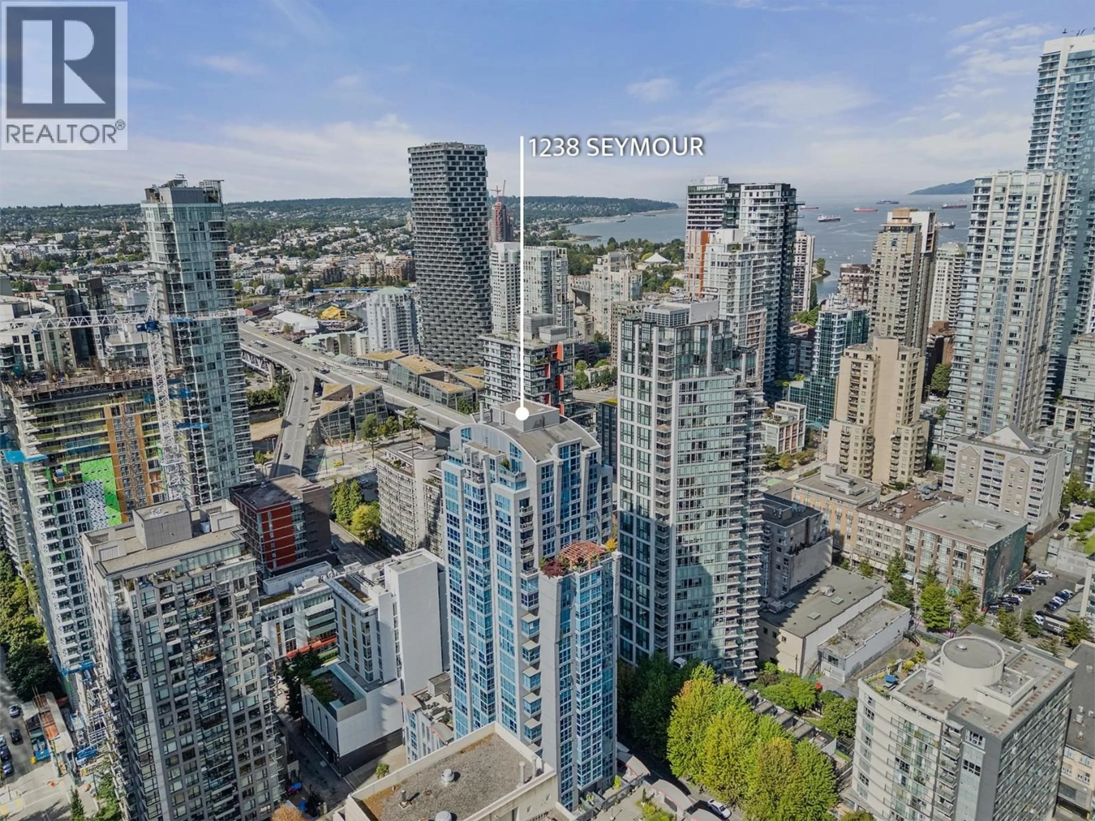 A pic from outside/outdoor area/front of a property/back of a property/a pic from drone, city buildings view from balcony for 2004 - 1238 SEYMOUR STREET, Vancouver British Columbia V6B6J3