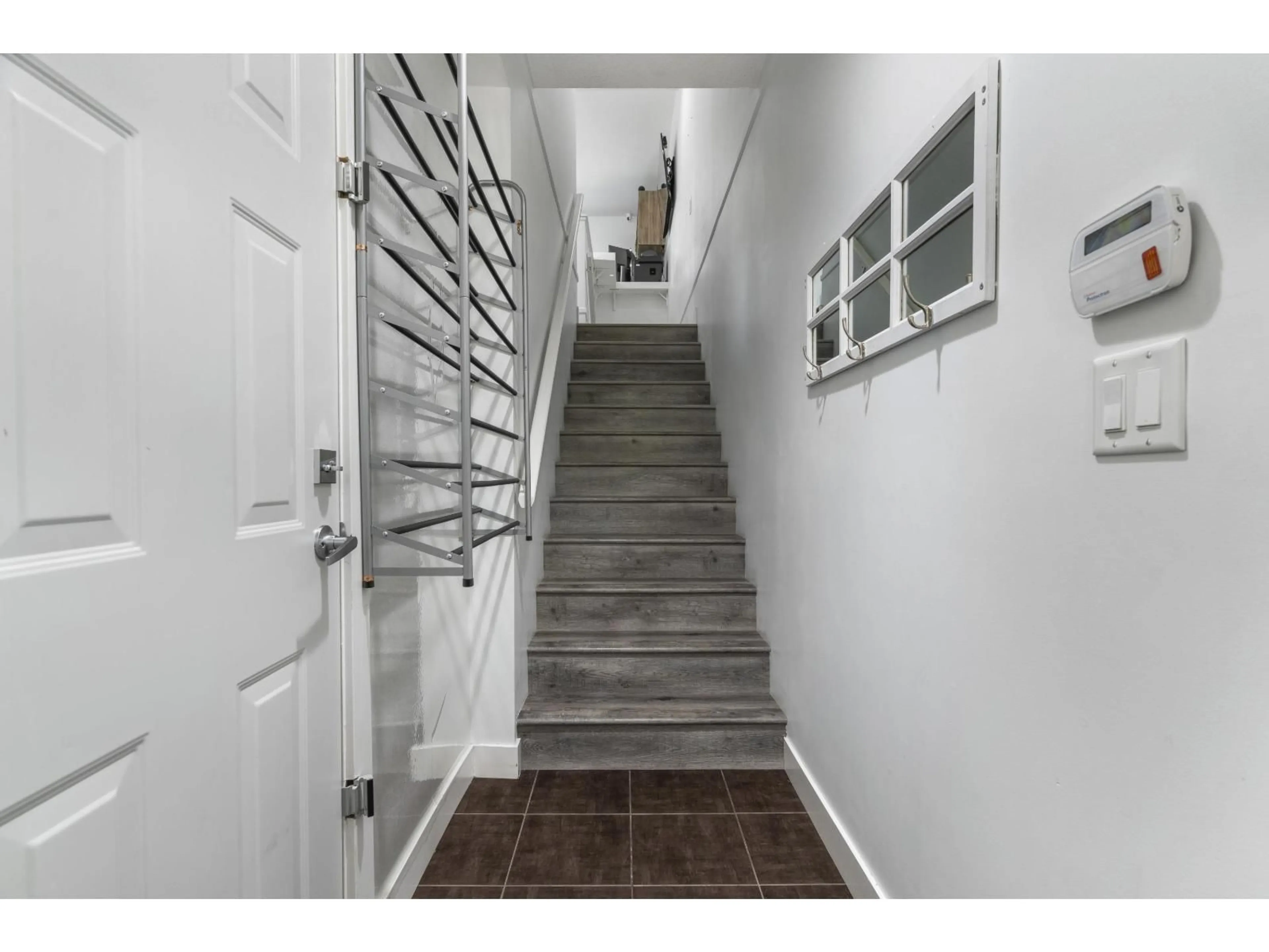 Indoor entryway for 71 - 7848 170, Surrey British Columbia V4N6M4