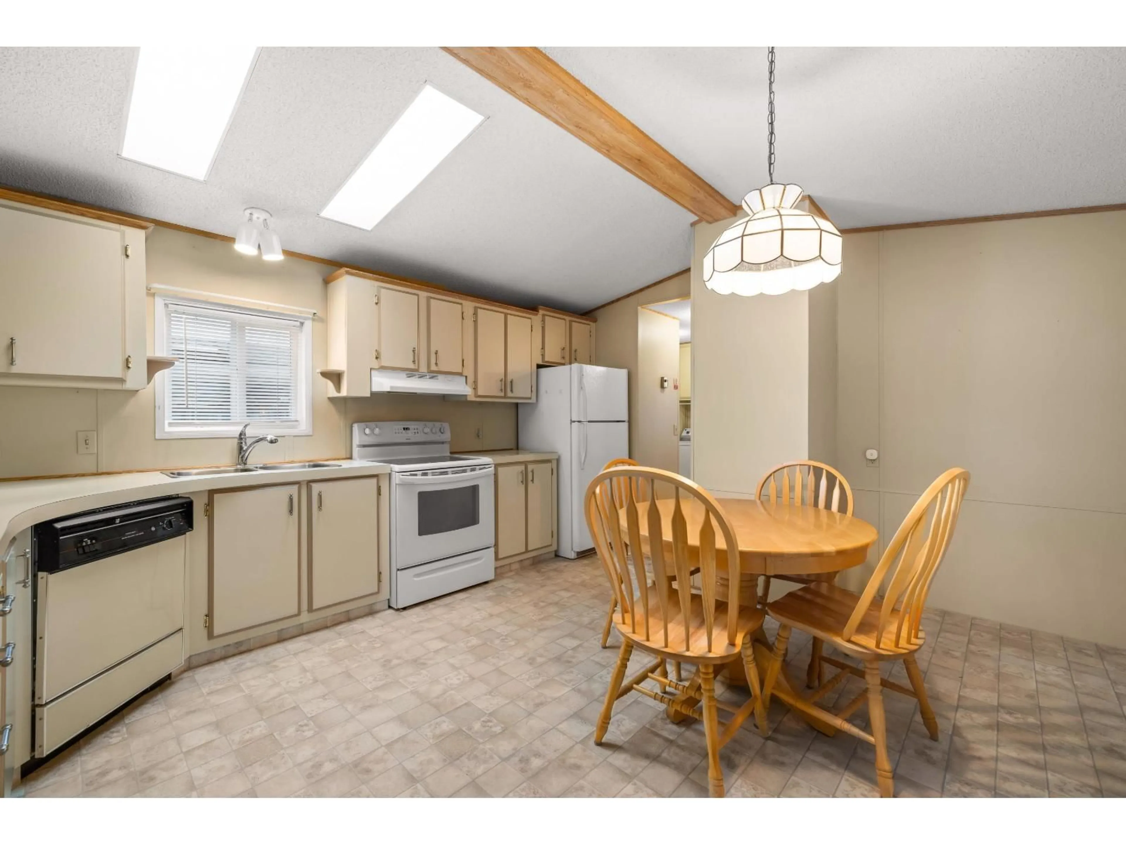 Standard kitchen, unknown for 92 - 6035 VEDDER ROAD, Chilliwack British Columbia V2R1E5