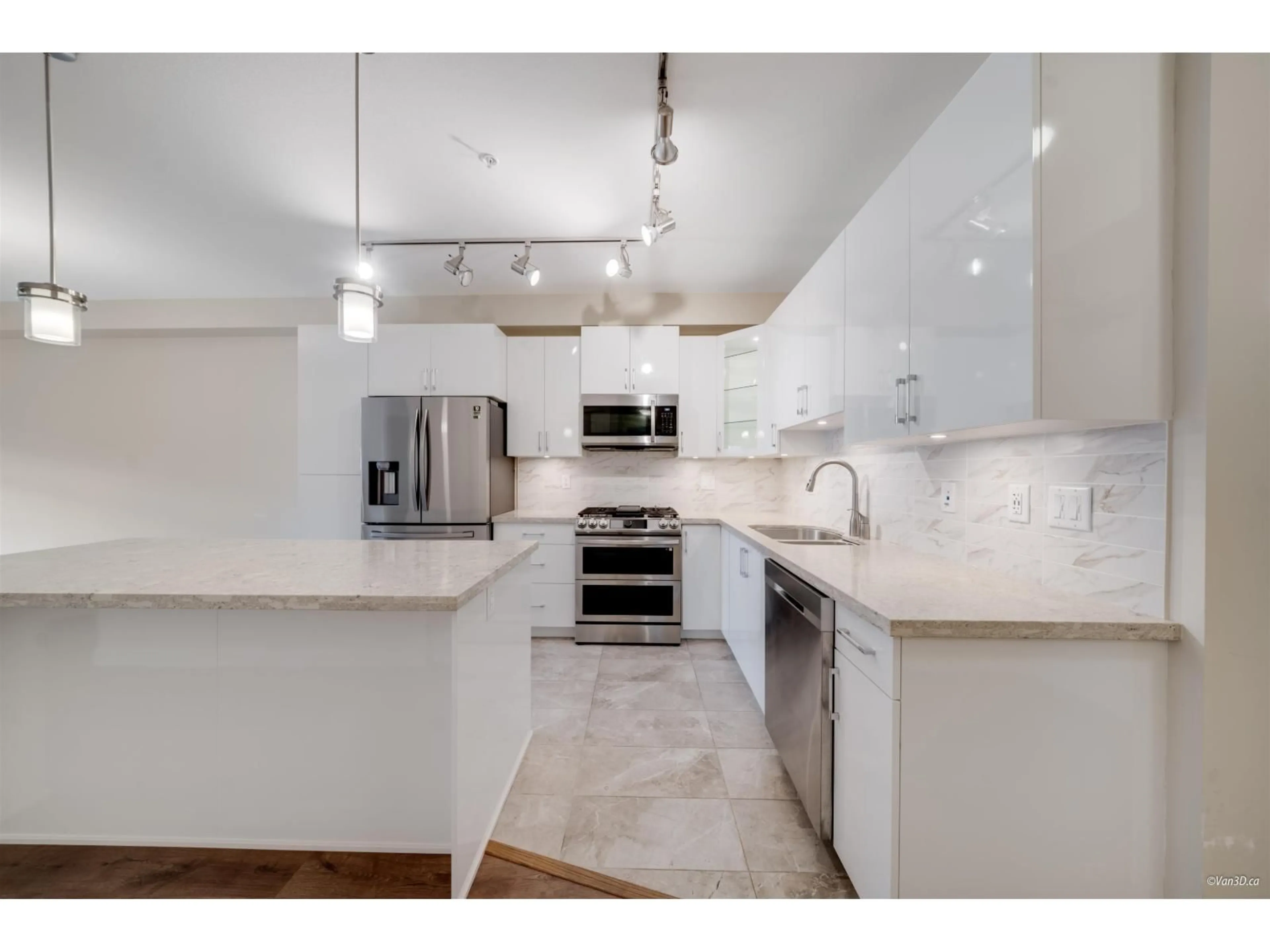 Open concept kitchen, ceramic/tile floor for 305 - 8561 203A, Langley British Columbia V2Y3L7