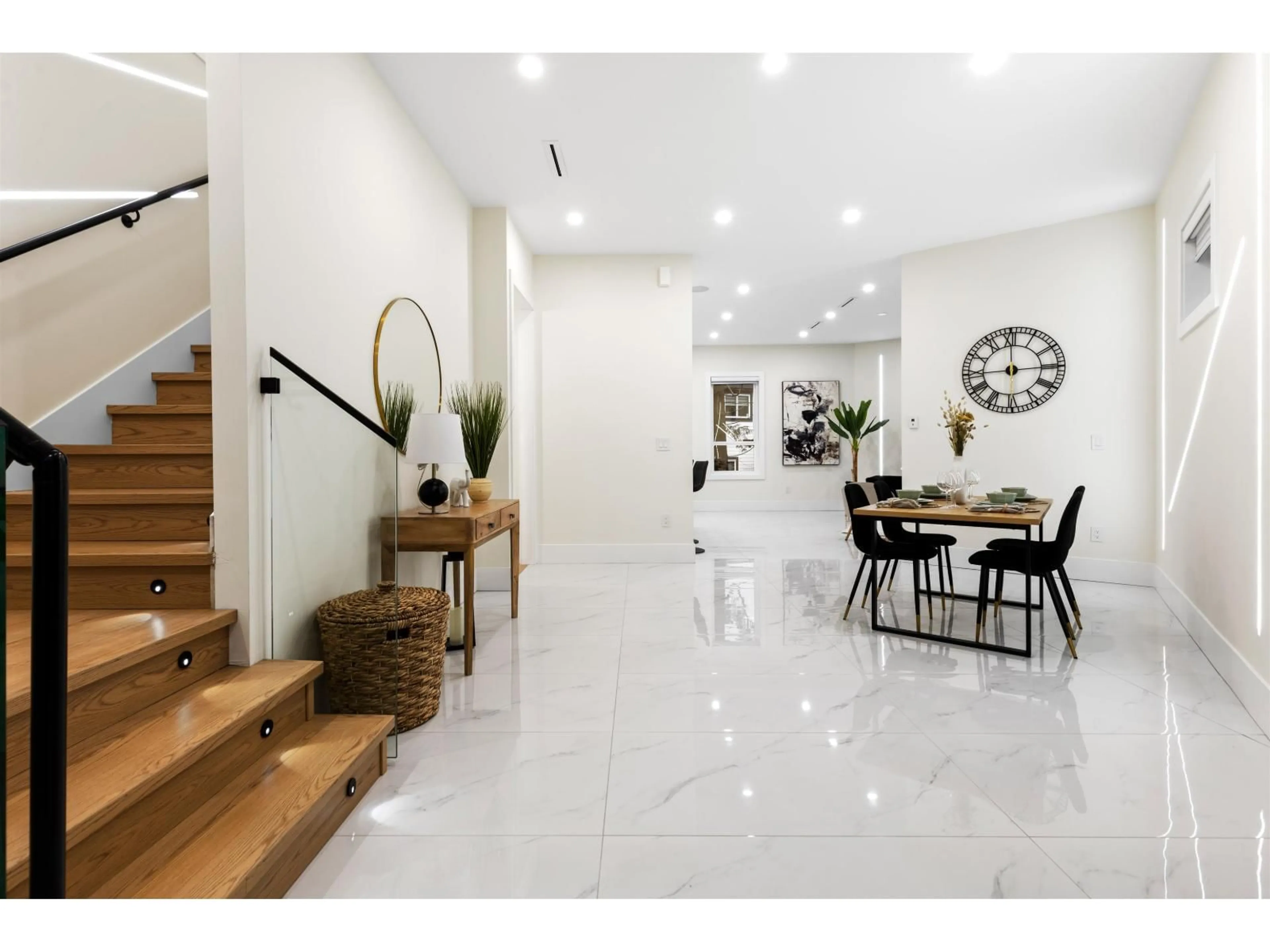 Indoor foyer for 5808 137B, Surrey British Columbia V3X2R7