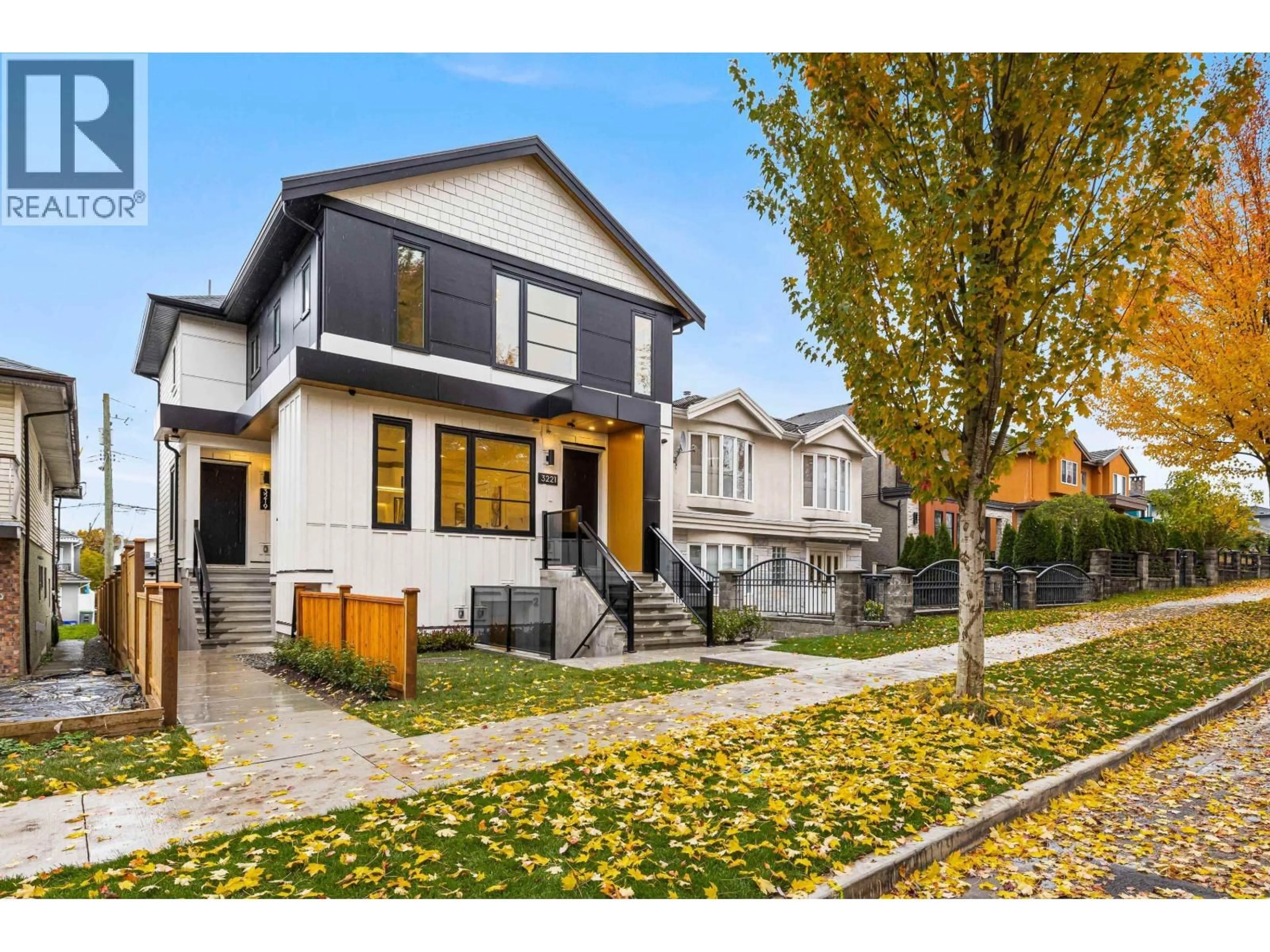 Home with vinyl exterior material, street for 3221 GRANT STREET, Vancouver British Columbia V5K3J1