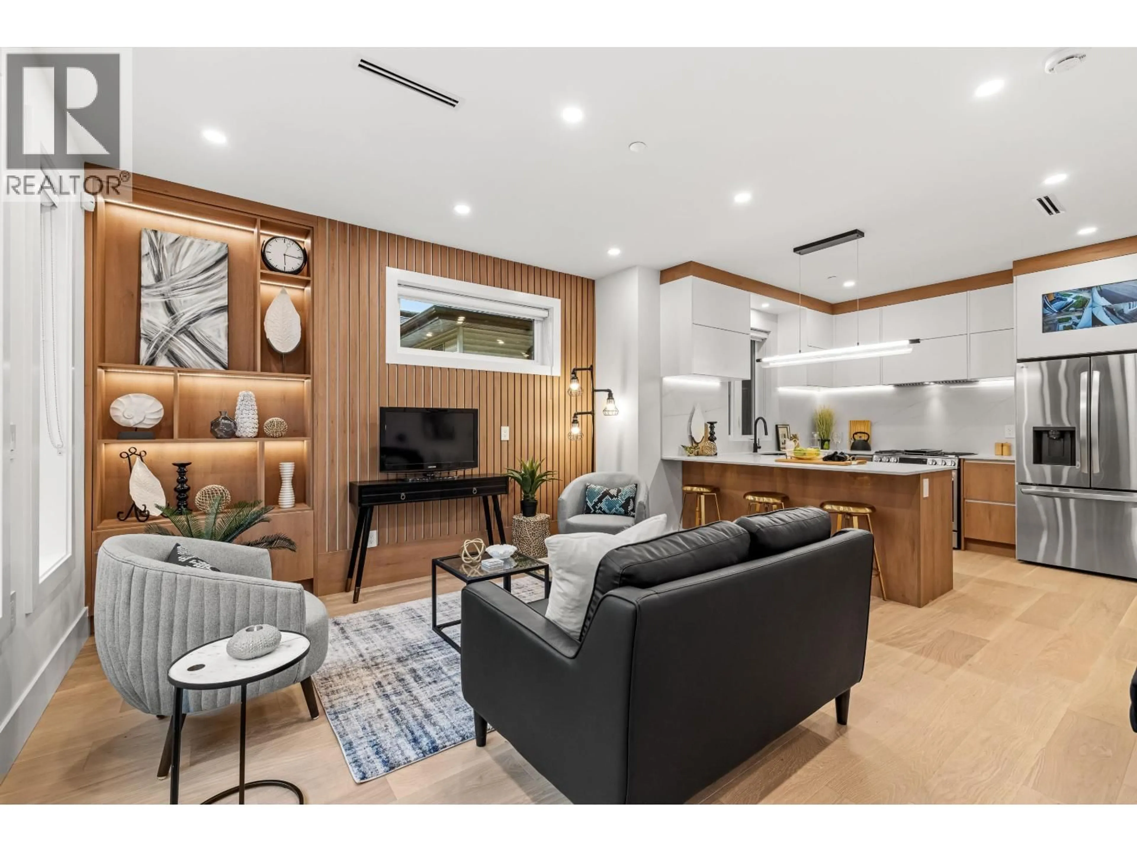 Living room with furniture, wood/laminate floor for 3221 GRANT STREET, Vancouver British Columbia V5K3J1