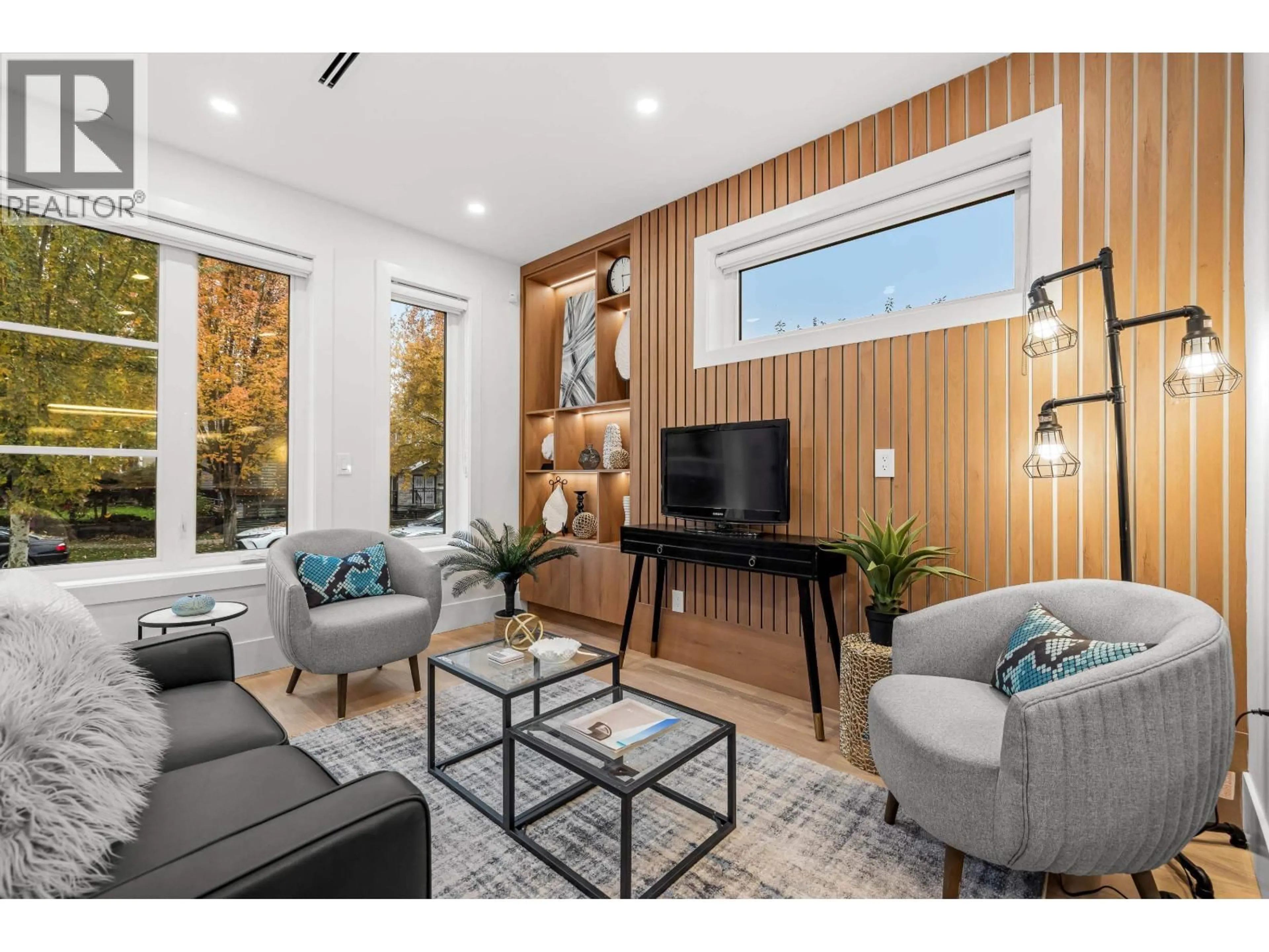 Living room with furniture, wood/laminate floor for 3221 GRANT STREET, Vancouver British Columbia V5K3J1