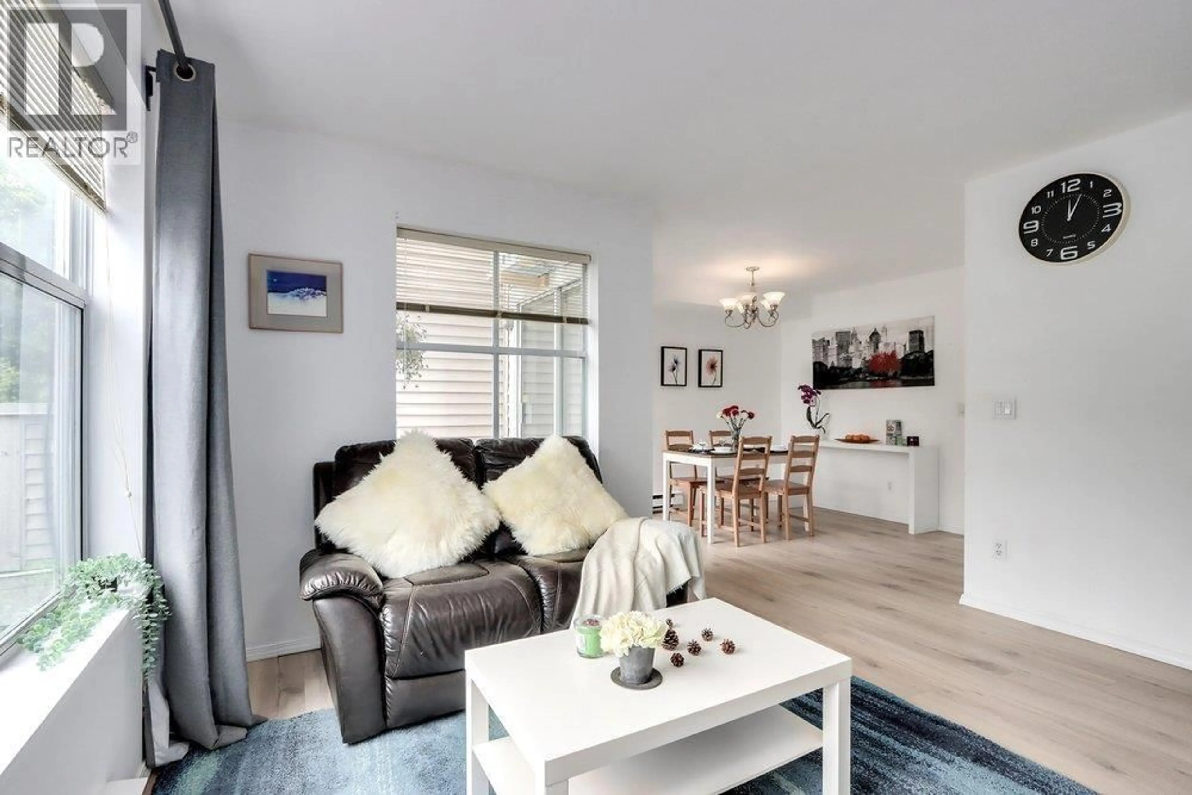 Living room with furniture, wood/laminate floor for 17 - 2450 HAWTHORNE AVENUE, Port Coquitlam British Columbia V3C6B3