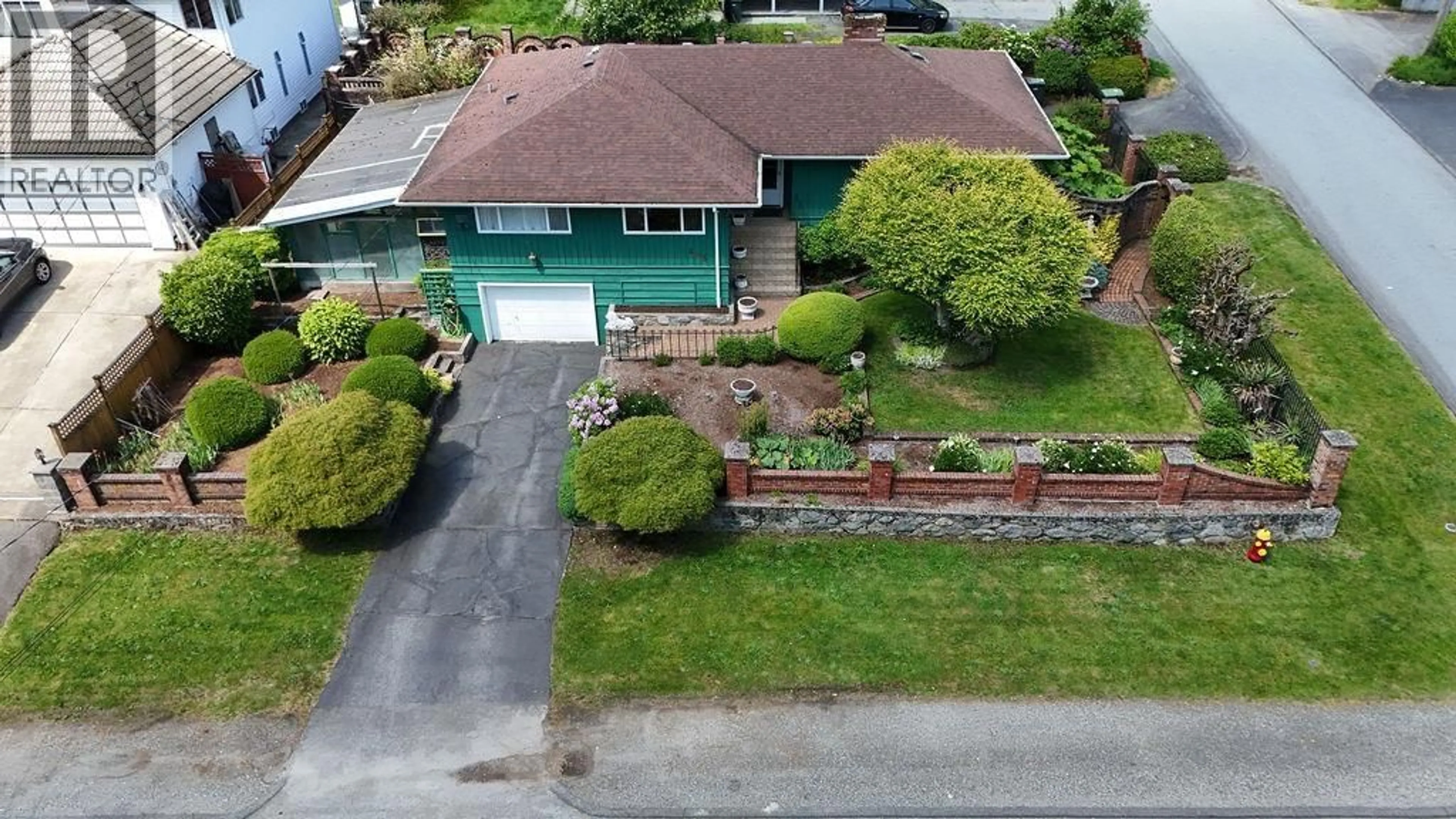 A pic from outside/outdoor area/front of a property/back of a property/a pic from drone, street for 803 EDGAR AVENUE, Coquitlam British Columbia V3K2J6