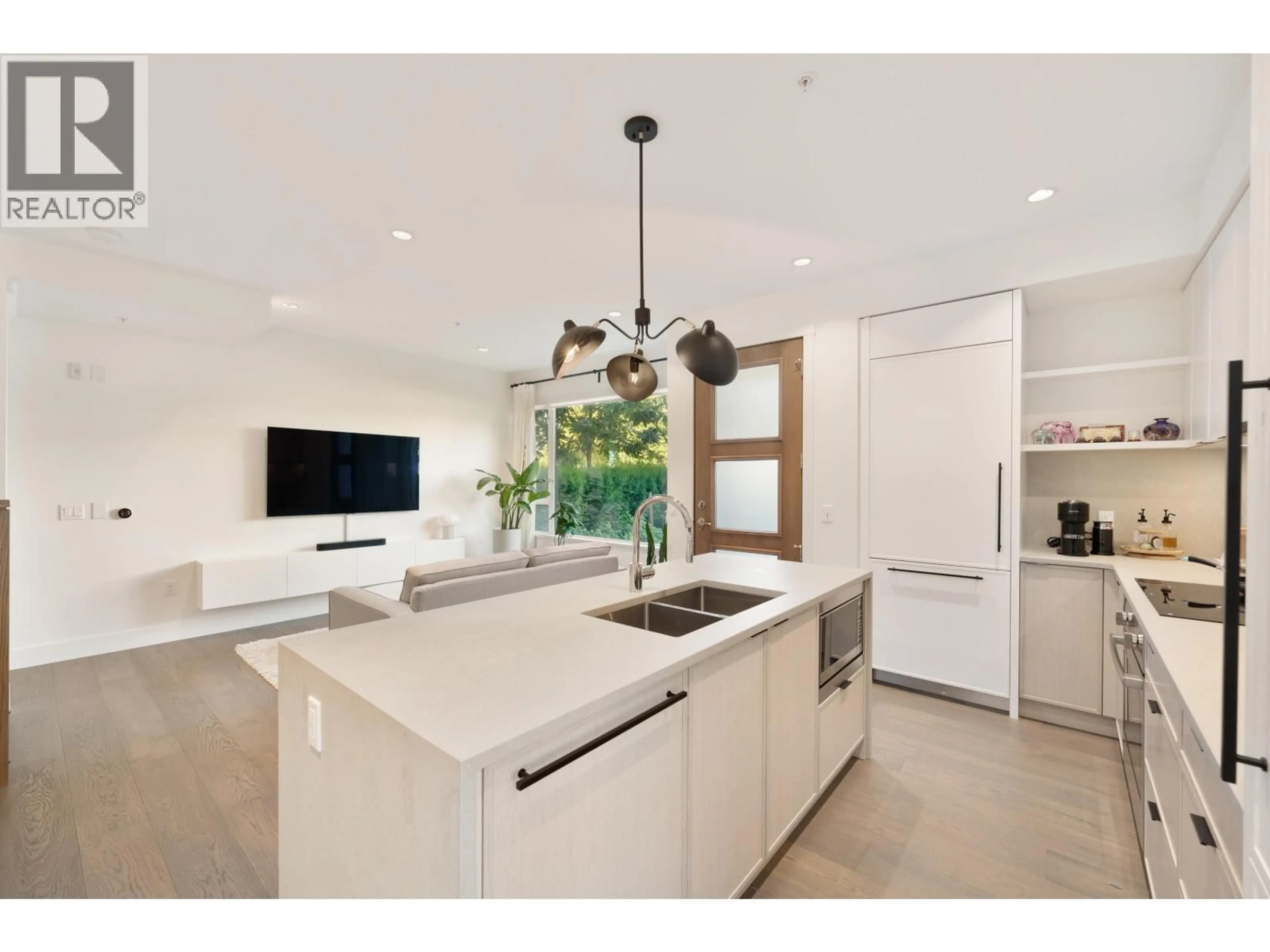 Open concept kitchen, ceramic/tile floor for 6812 OAK STREET, Vancouver British Columbia V6P0K7