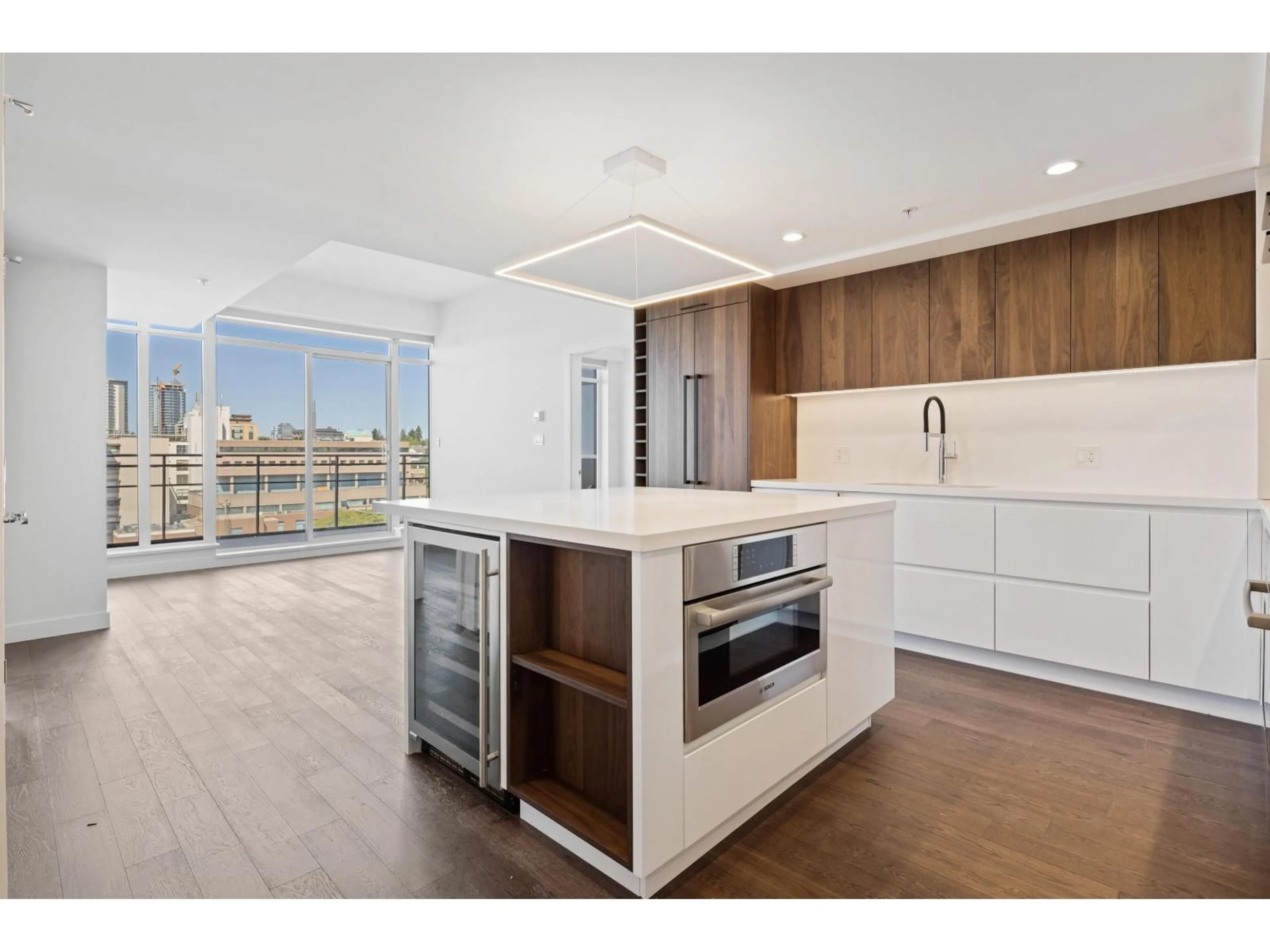 Open concept kitchen, wood/laminate floor for 807 - 1526 FINLAY, White Rock British Columbia V4B4L9
