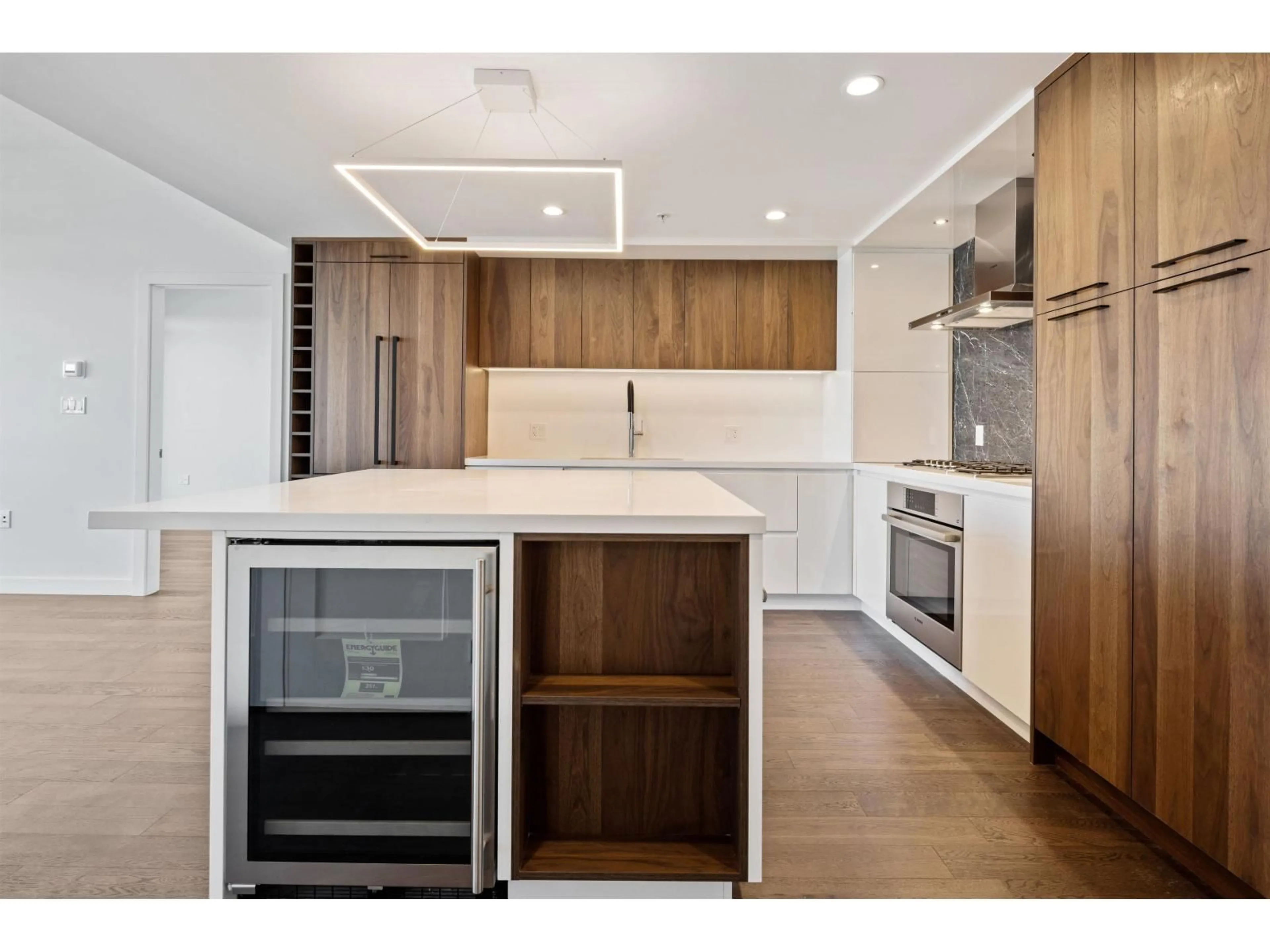 Open concept kitchen, unknown for 807 - 1526 FINLAY, White Rock British Columbia V4B4L9