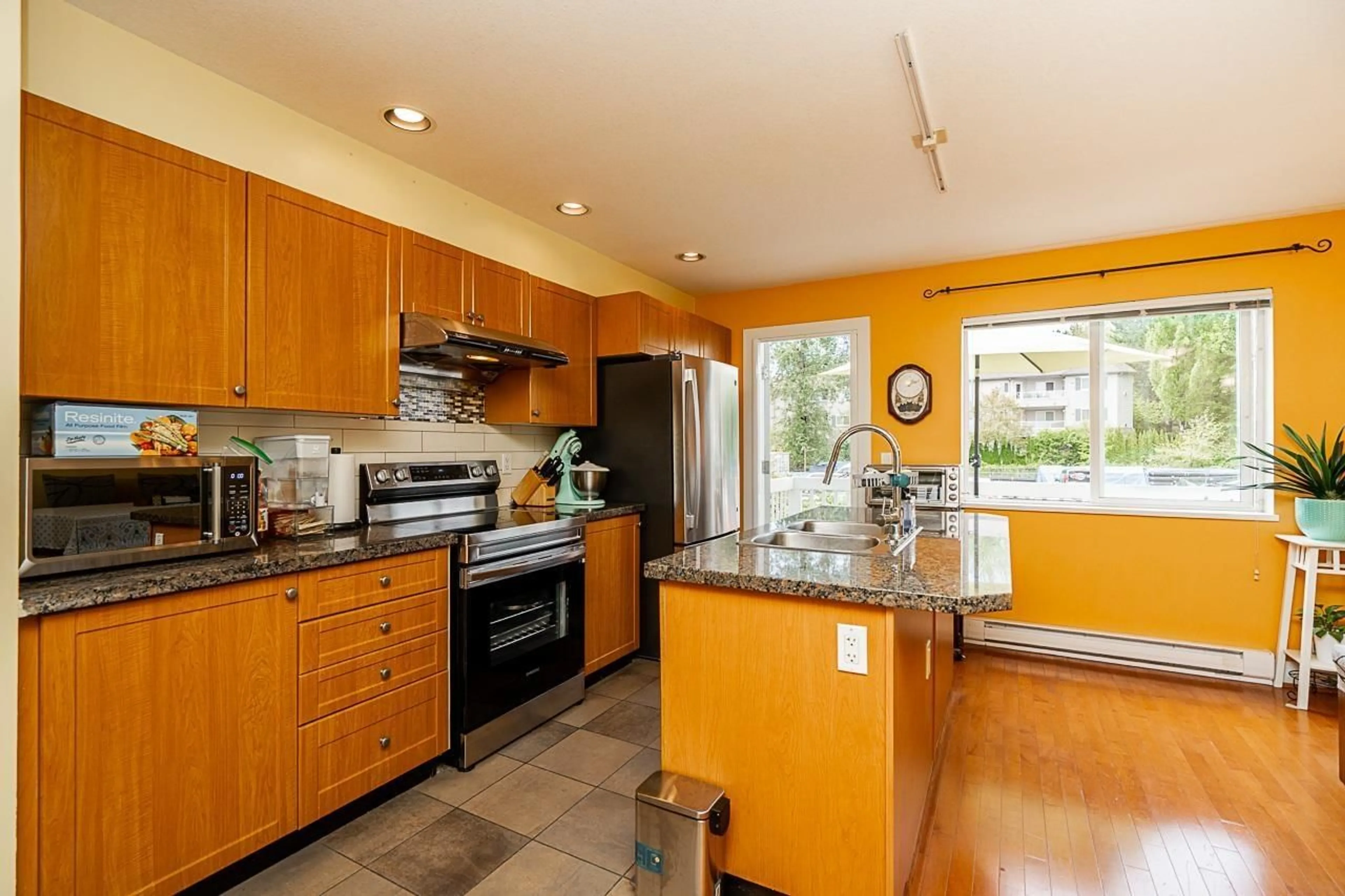 Open concept kitchen, unknown for 185 - 16177 83, Surrey British Columbia V4N5T3