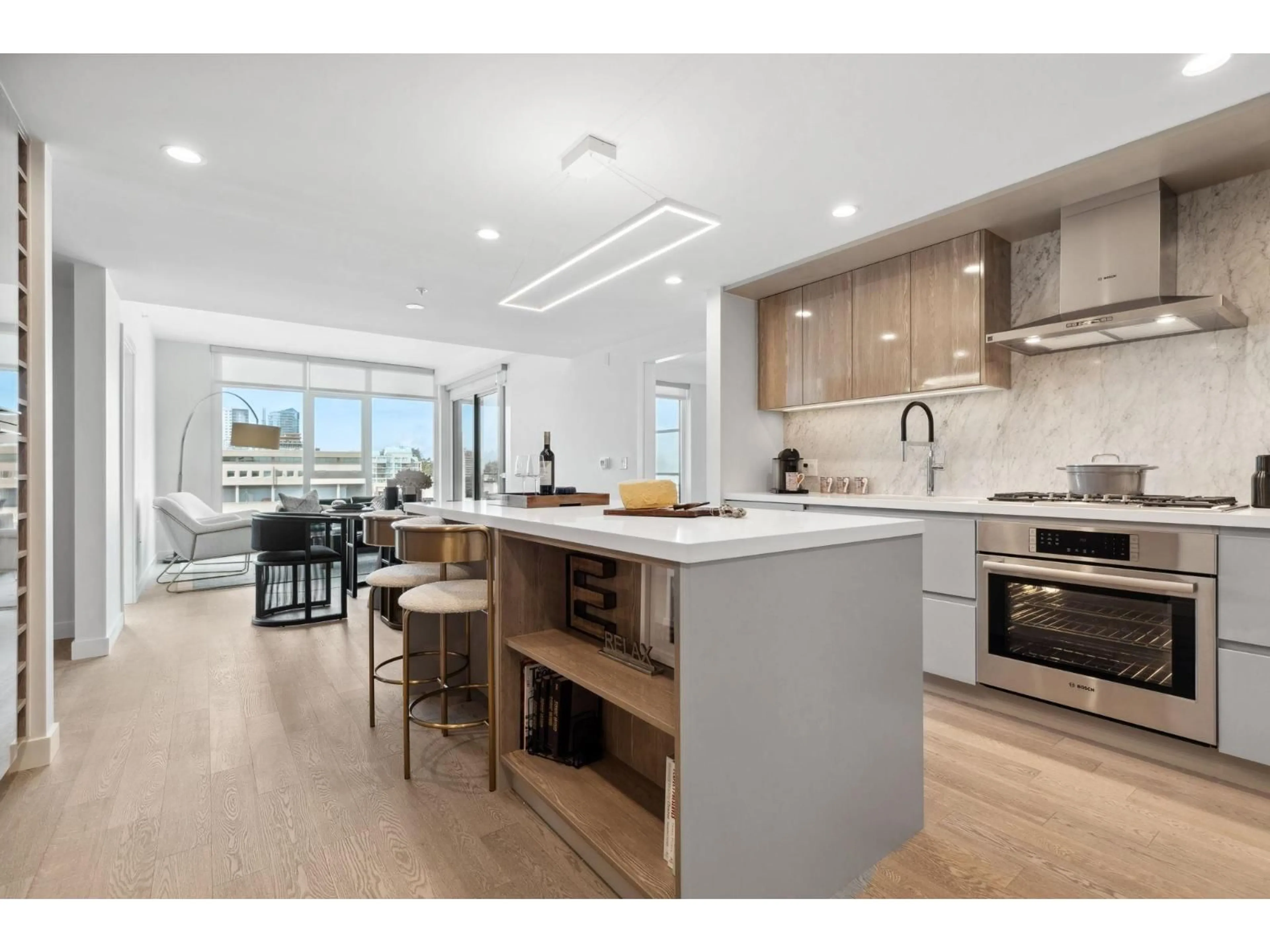 Open concept kitchen, unknown for 711 - 1526 FINLAY, White Rock British Columbia V4B4L9