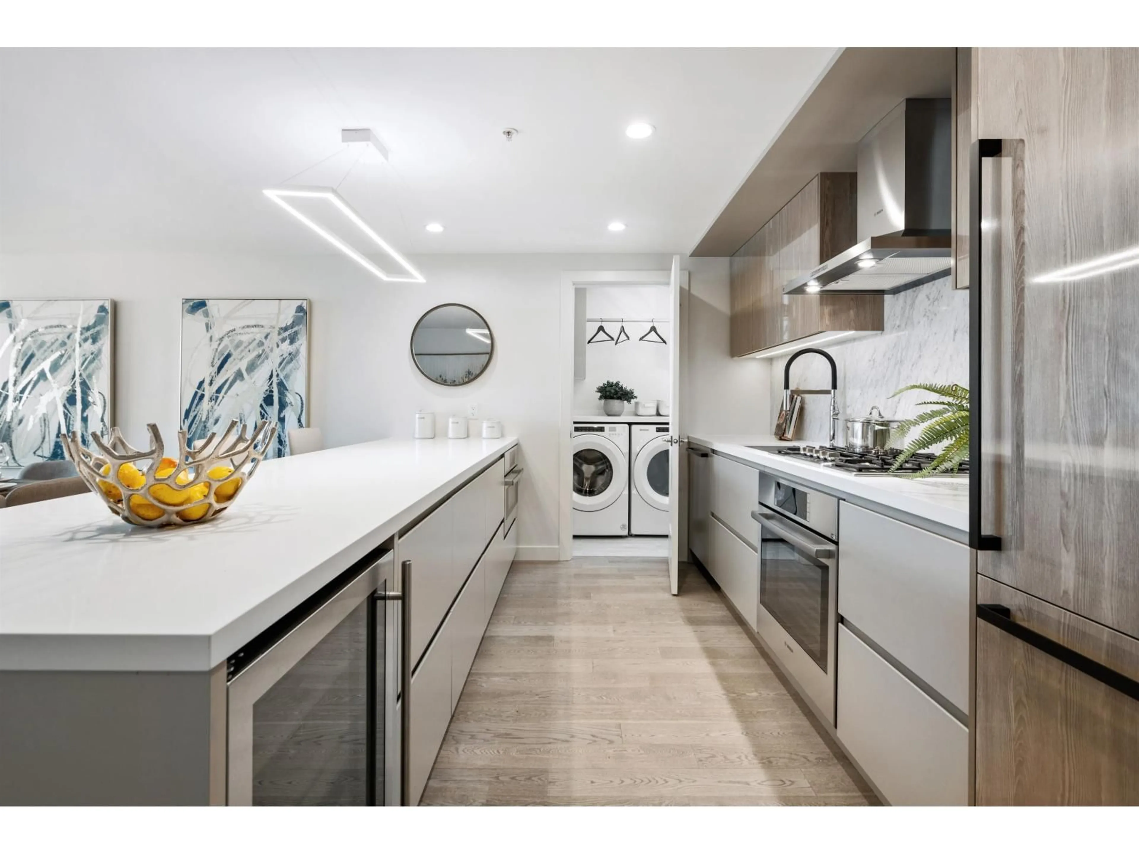 Contemporary kitchen, ceramic/tile floor for 415 - 1526 FINLAY, White Rock British Columbia V4B4L9