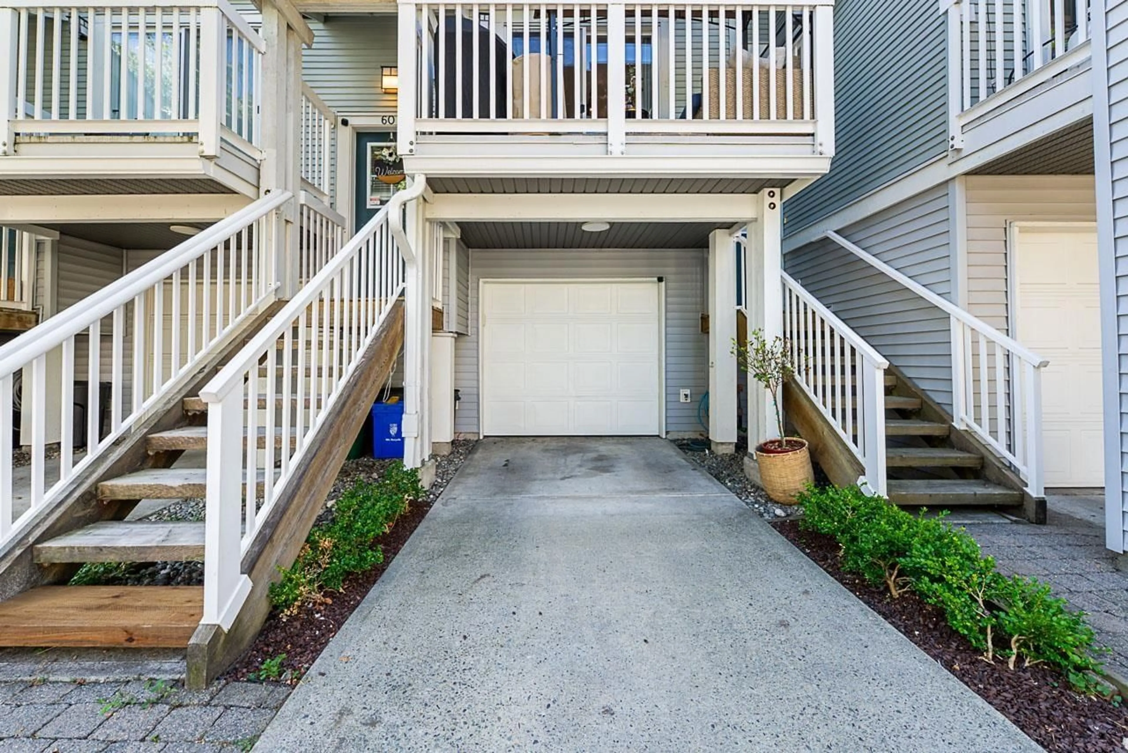 Indoor entryway for 60 - 7179 201, Langley British Columbia V2Y2Y9
