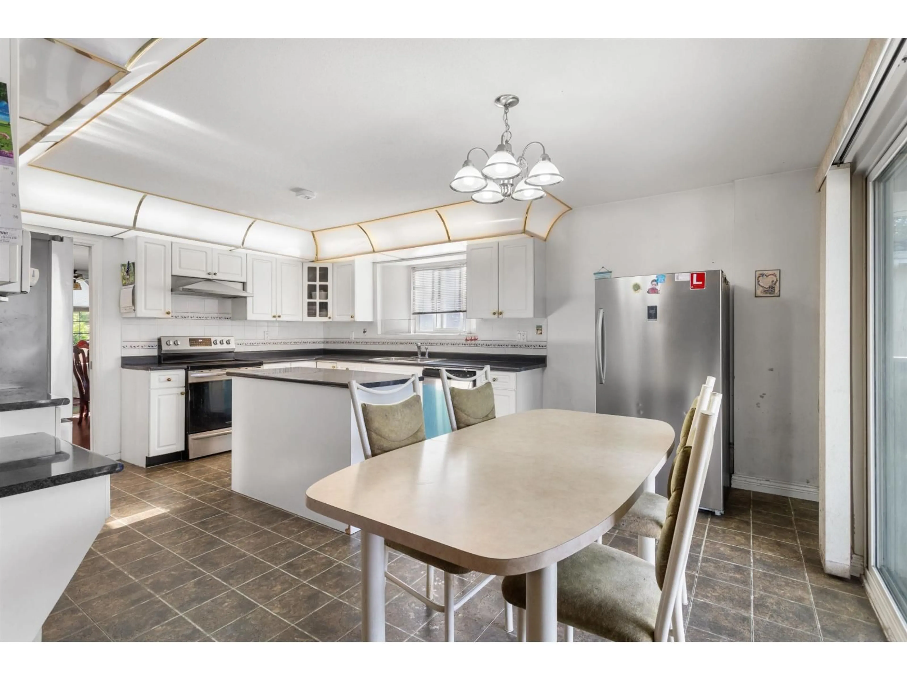 Open concept kitchen, ceramic/tile floor for 12185 98A, Surrey British Columbia V3V7S5