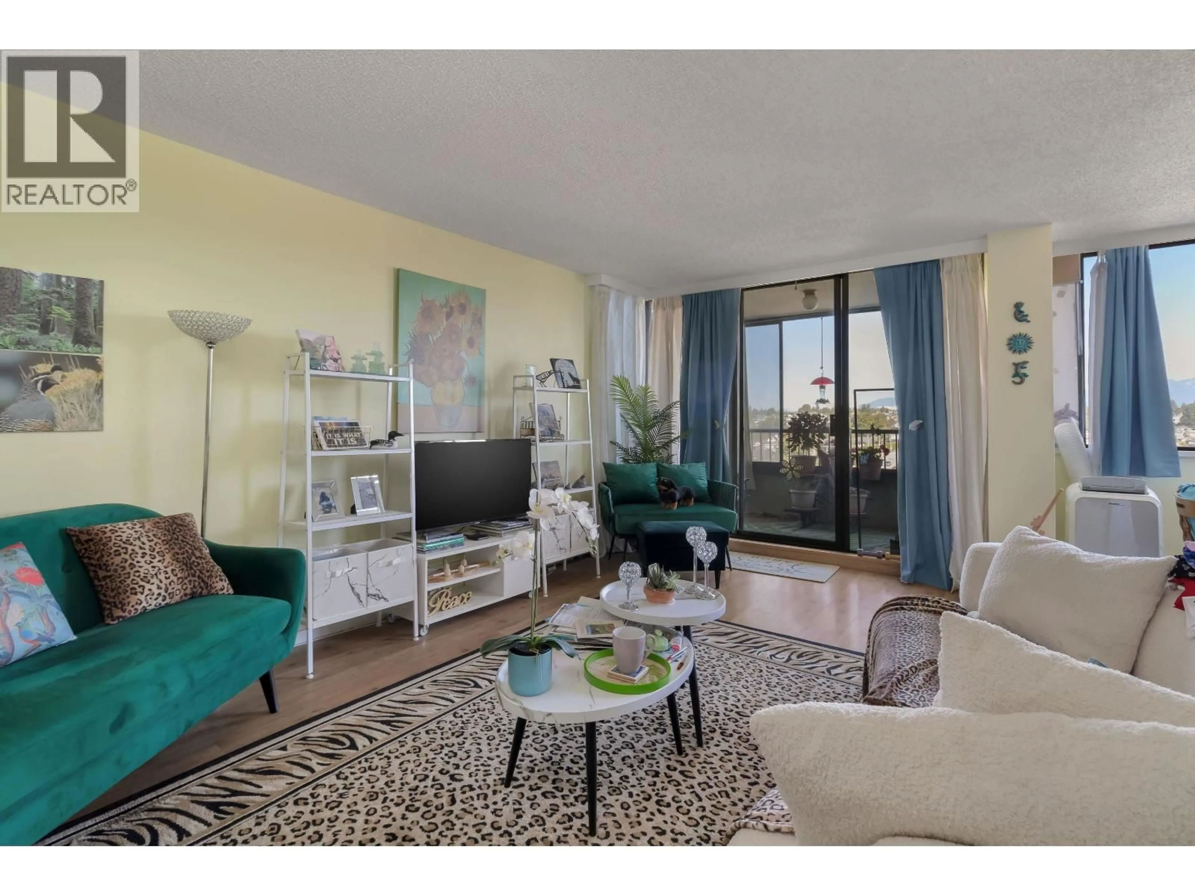 Living room with furniture, wood/laminate floor for 1003 - 740 HAMILTON STREET, New Westminster British Columbia V3M5T7