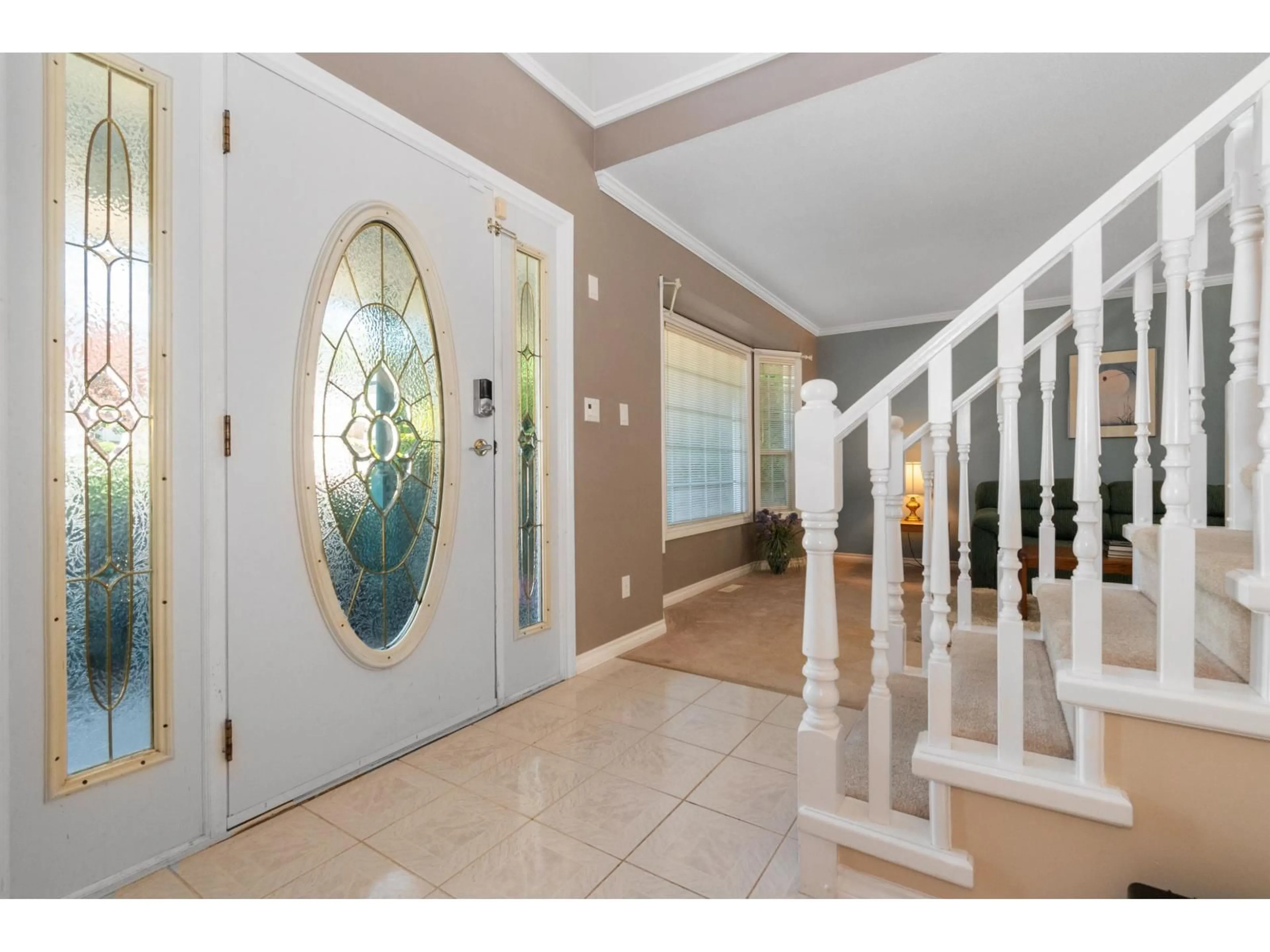 Indoor foyer for 5489 ALPINE CRESCENT, Chilliwack British Columbia V2R3W2