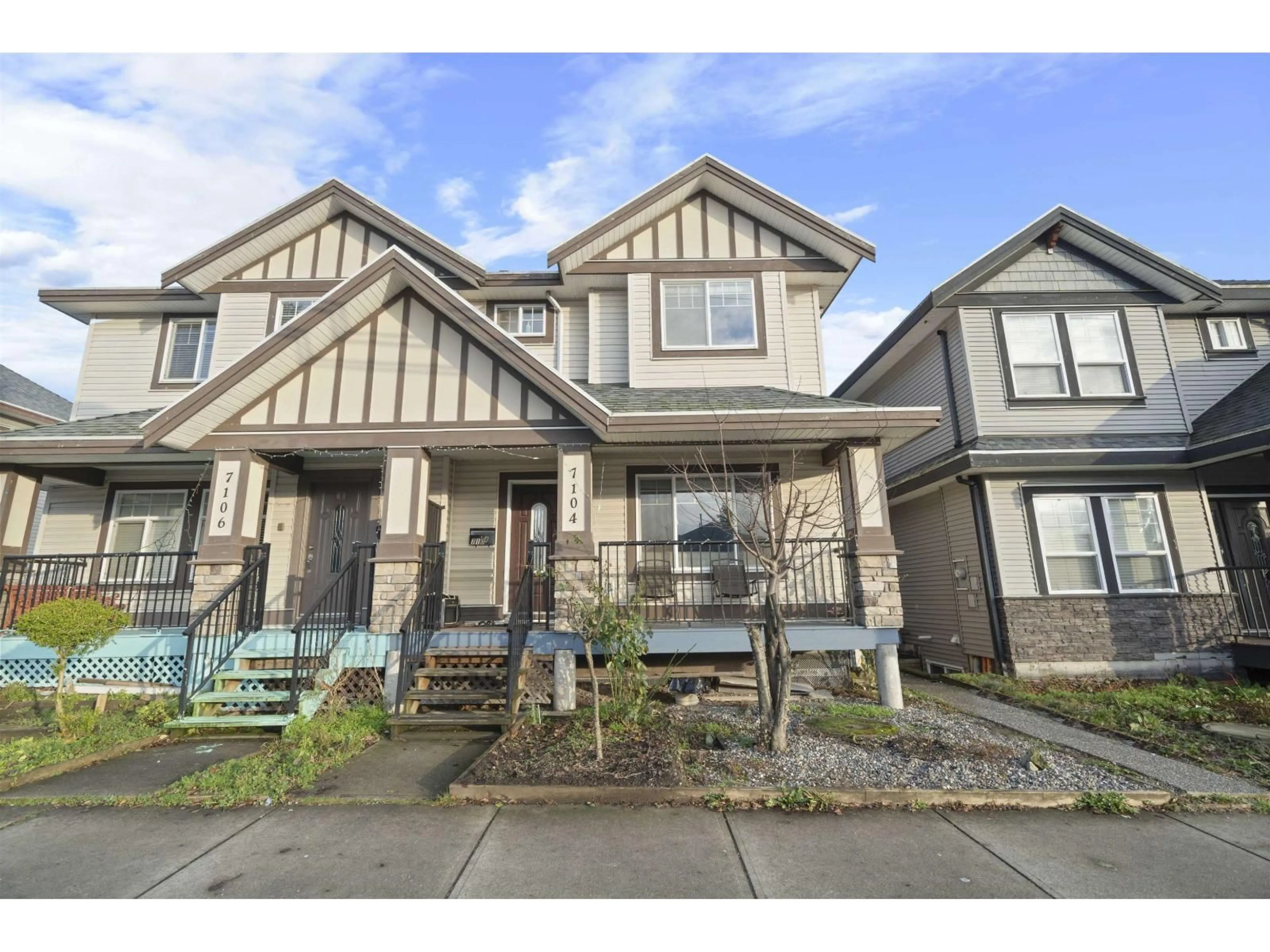 Home with vinyl exterior material, street for 7104 144, Surrey British Columbia V3W5S2