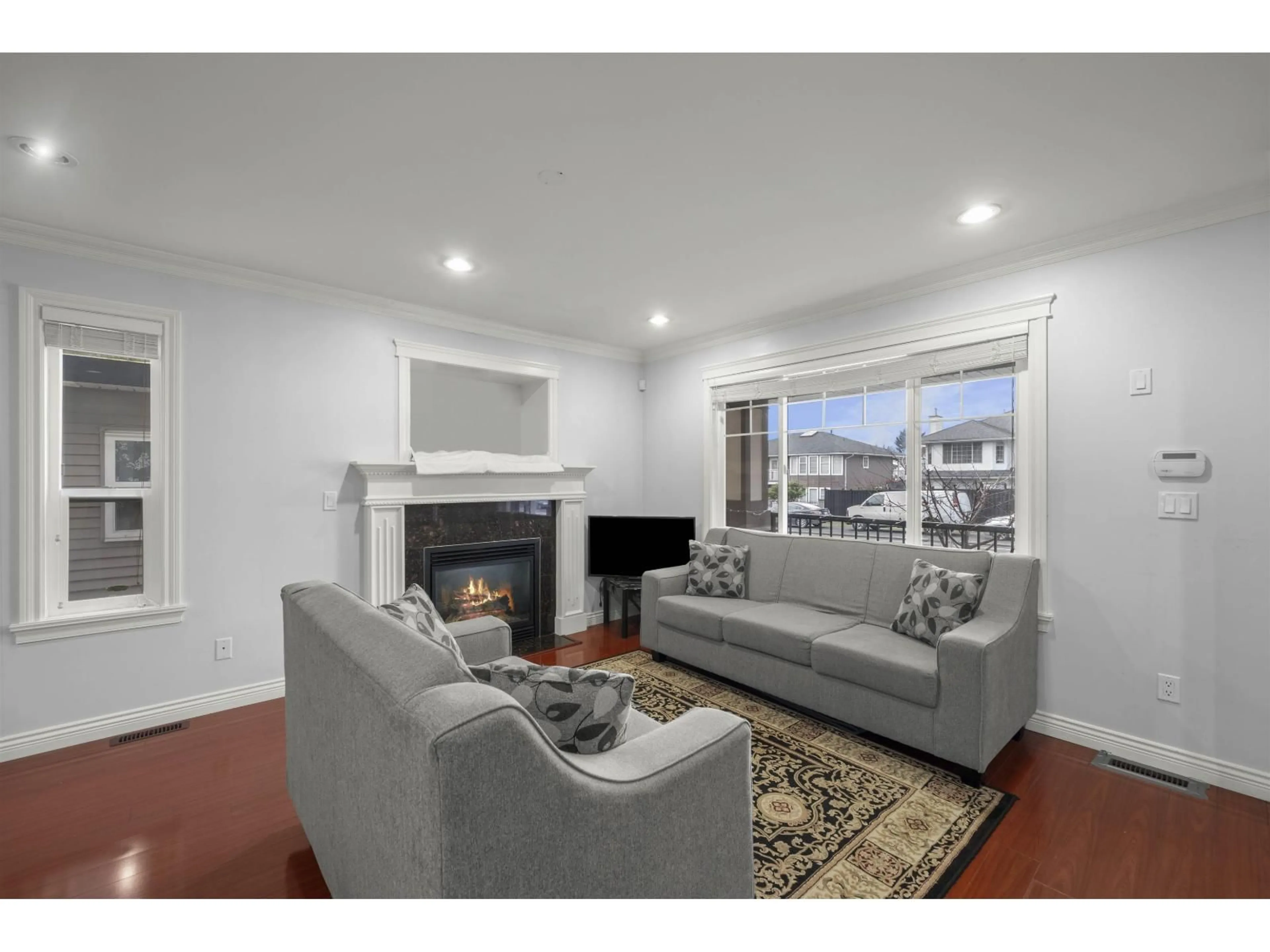 Living room with furniture, wood/laminate floor for 7104 144, Surrey British Columbia V3W5S2