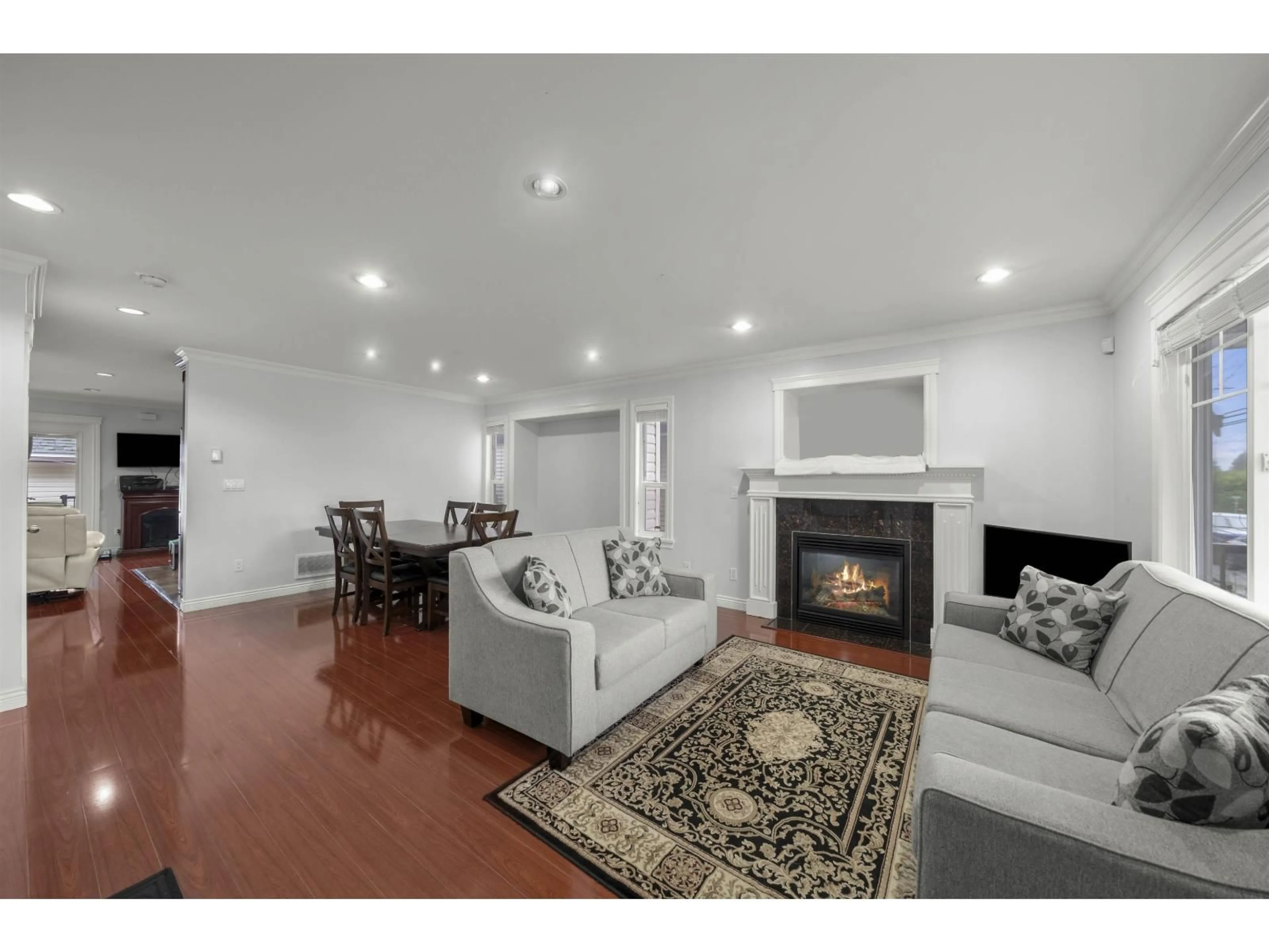 Living room with furniture, unknown for 7104 144, Surrey British Columbia V3W5S2