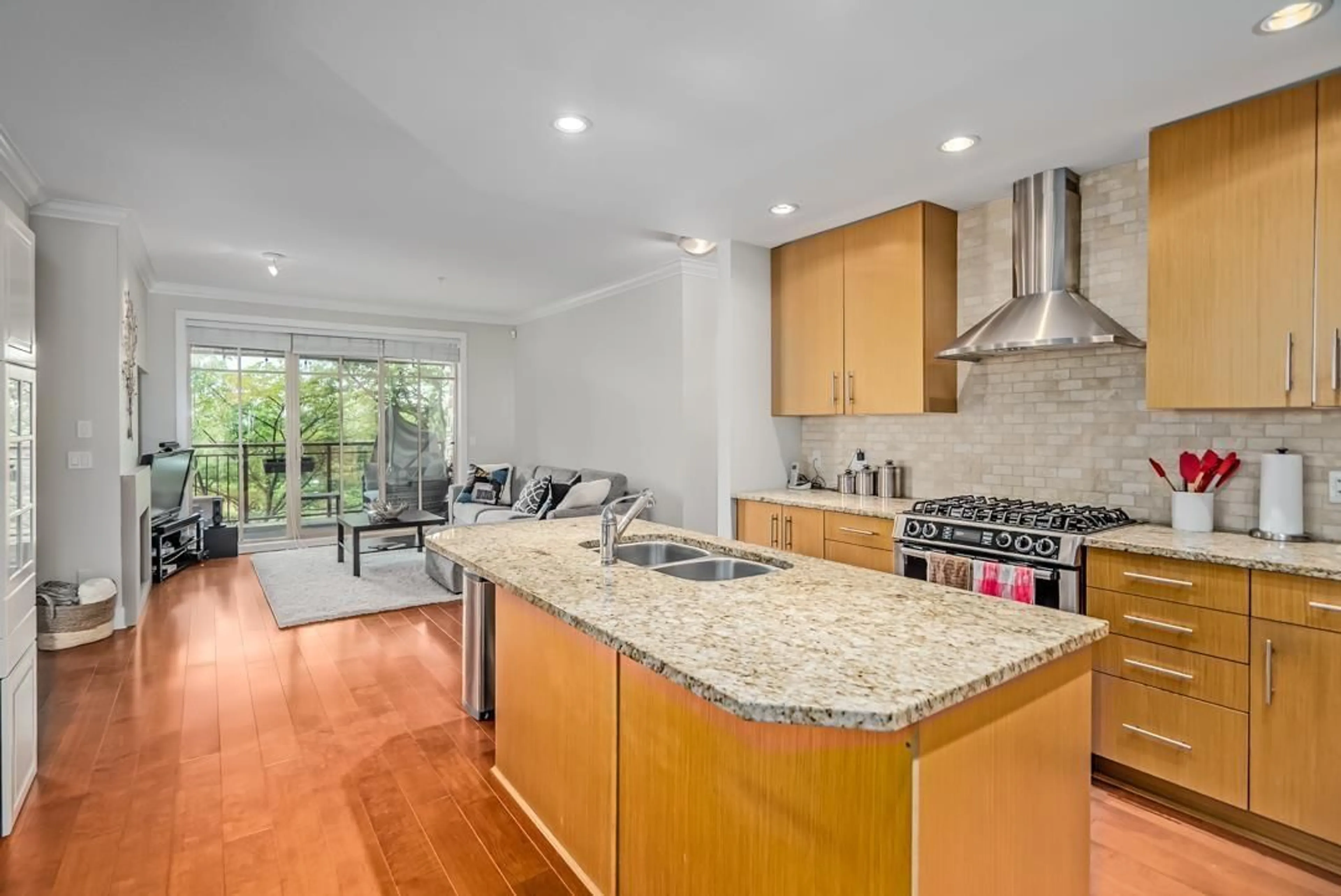 Open concept kitchen, ceramic/tile floor for 204 - 16421 64, Surrey British Columbia V3S6V7