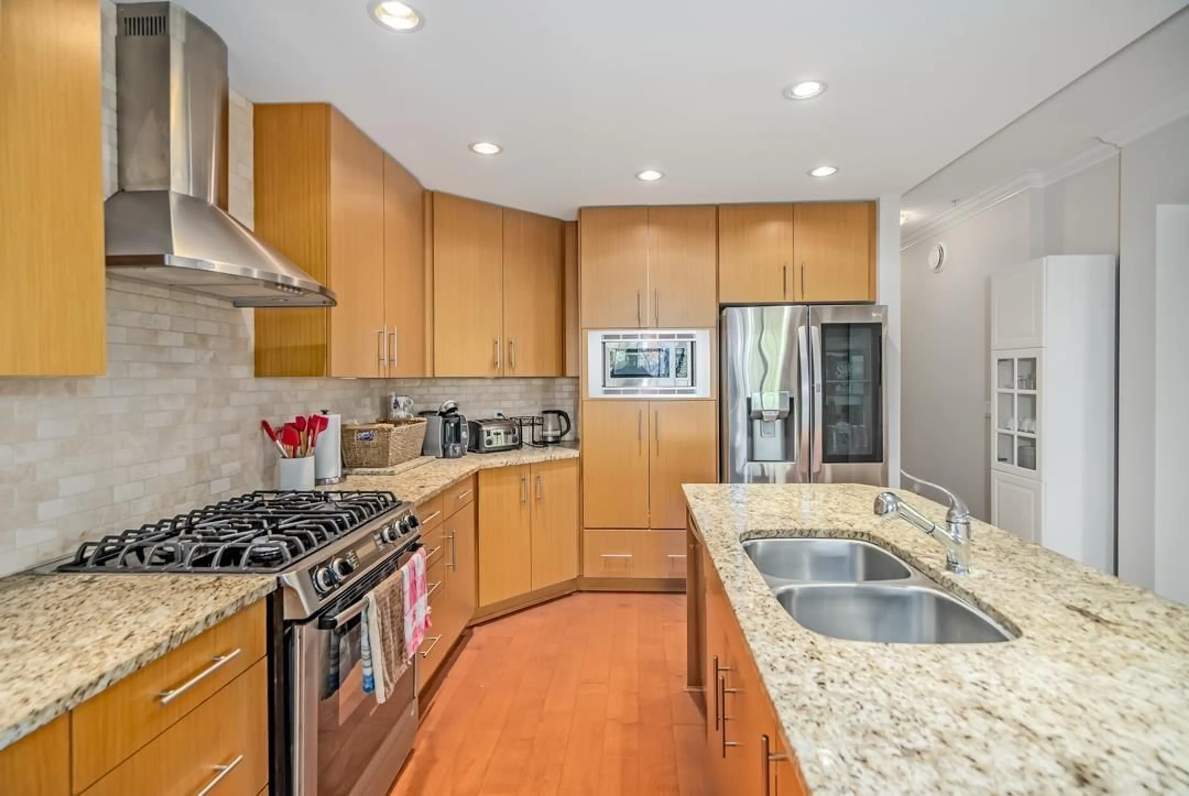 Contemporary kitchen, unknown for 204 - 16421 64, Surrey British Columbia V3S6V7