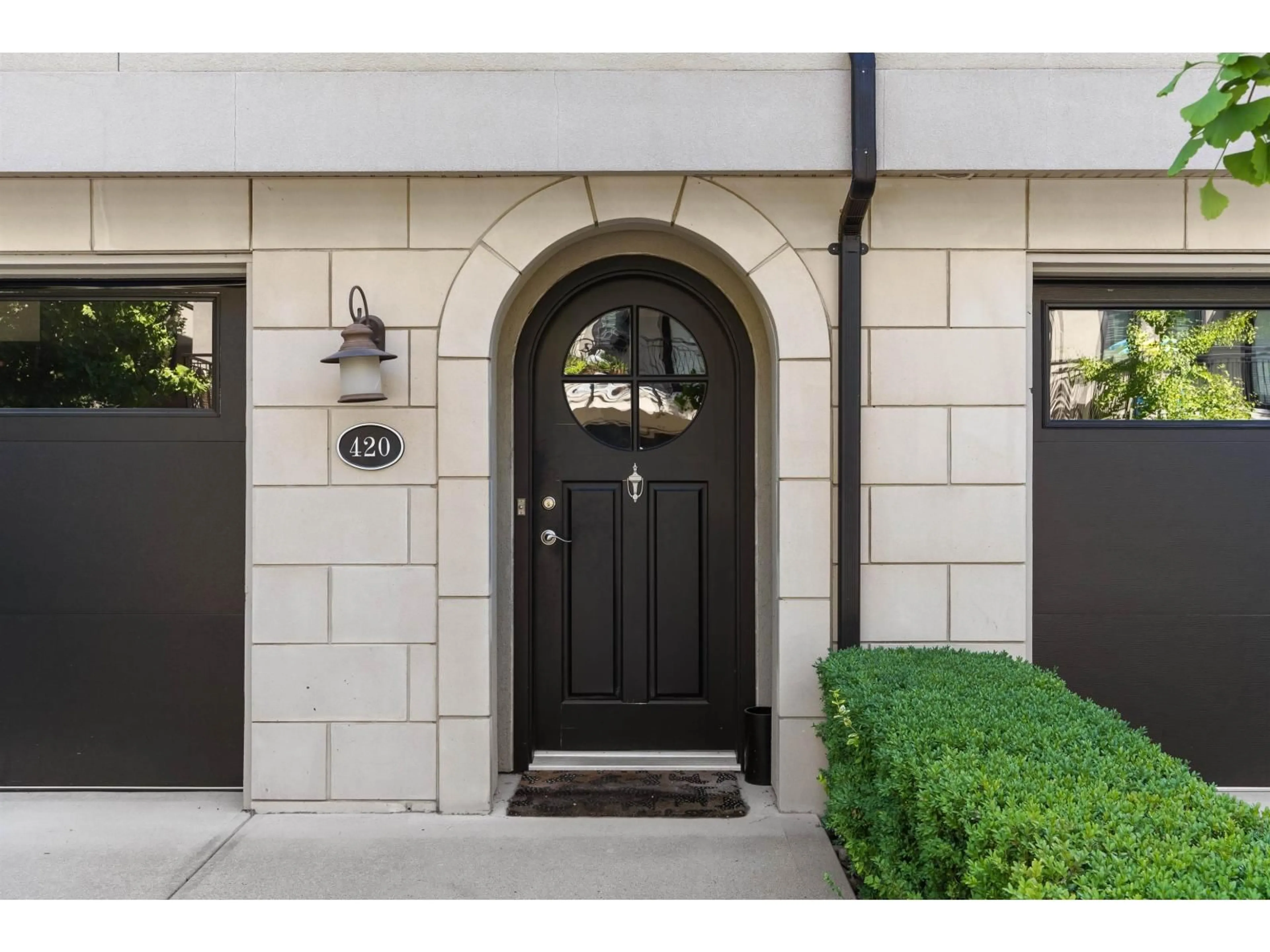 Indoor entryway for 420 - 2580 LANGDON, Abbotsford British Columbia V2T0A9