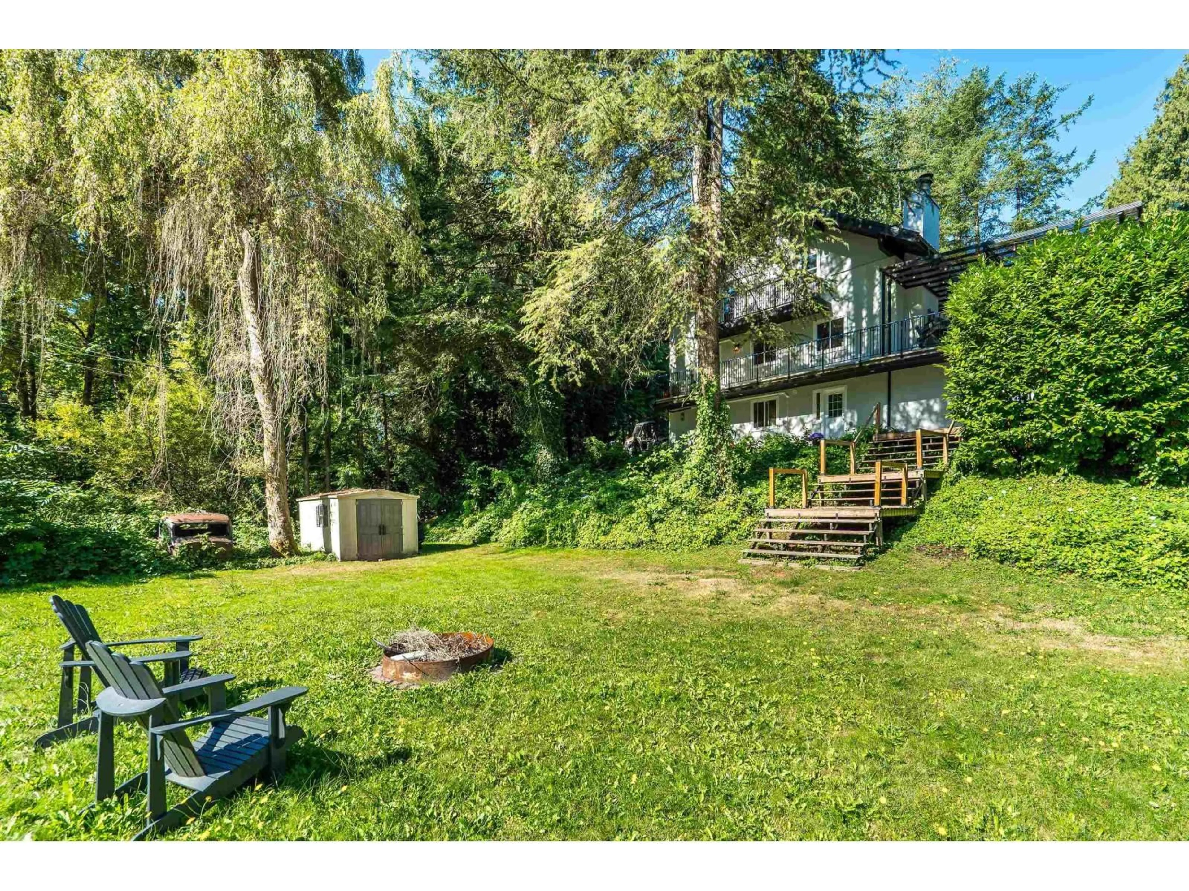 A pic from outside/outdoor area/front of a property/back of a property/a pic from drone, water/lake/river/ocean view for 23182 RAWLISON, Langley British Columbia V1M3R7